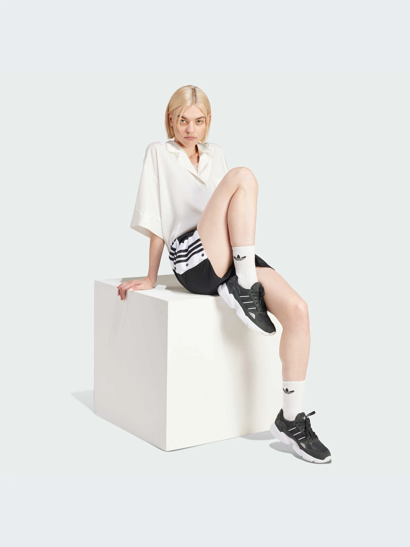 Шорты Adidas Adicolor модель IU2518-KZ Шорты Adidas Adicolor модель IU2518-KZ Фото