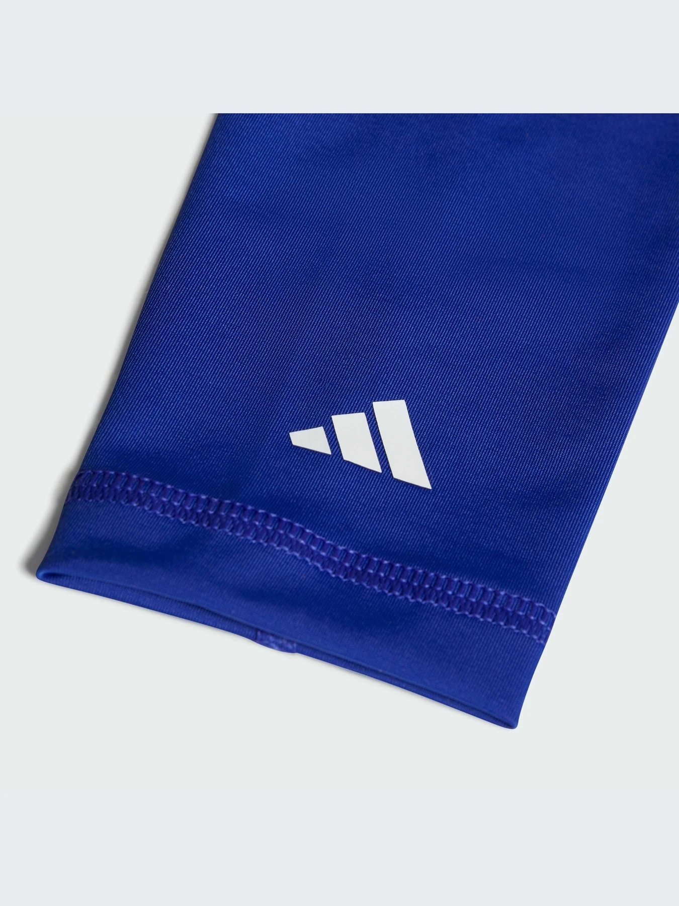 Щитки Adidas модель IW3789-KZ Щитки Adidas модель IW3789-KZ Фото