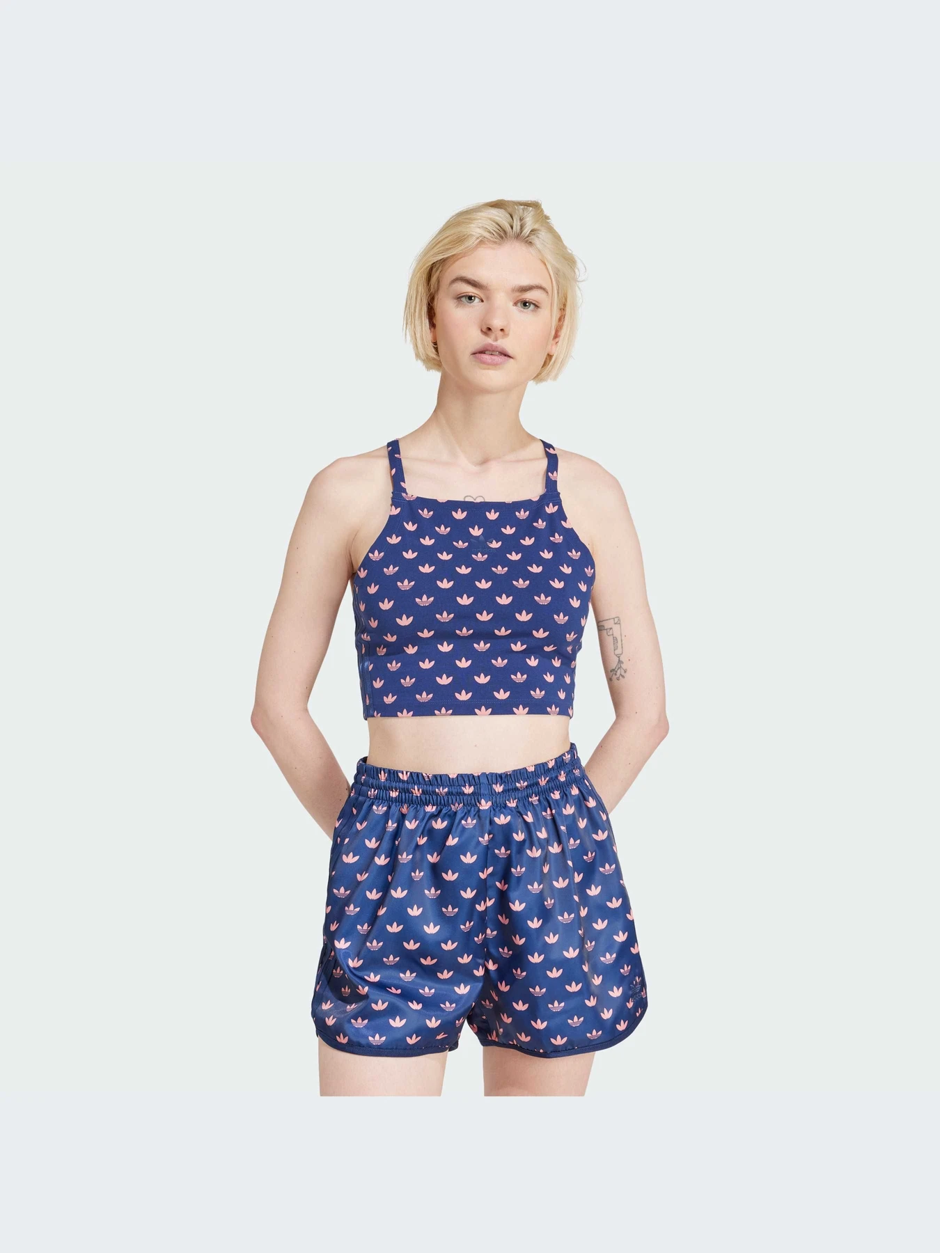 Футболки и поло Adidas Graphics модель IY0323-KZ Футболки и поло Adidas Graphics модель IY0323-KZ Фото