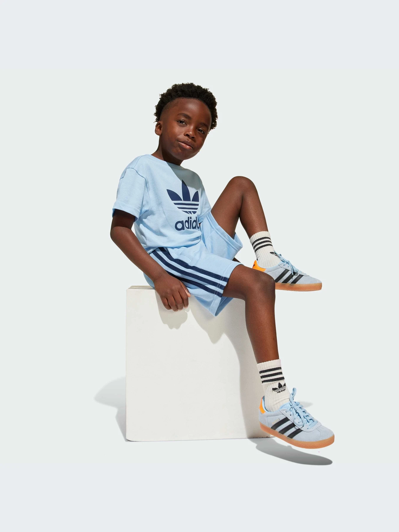 Костюмы Adidas Adicolor модель JC9160-KZ Костюмы Adidas Adicolor модель JC9160-KZ Фото