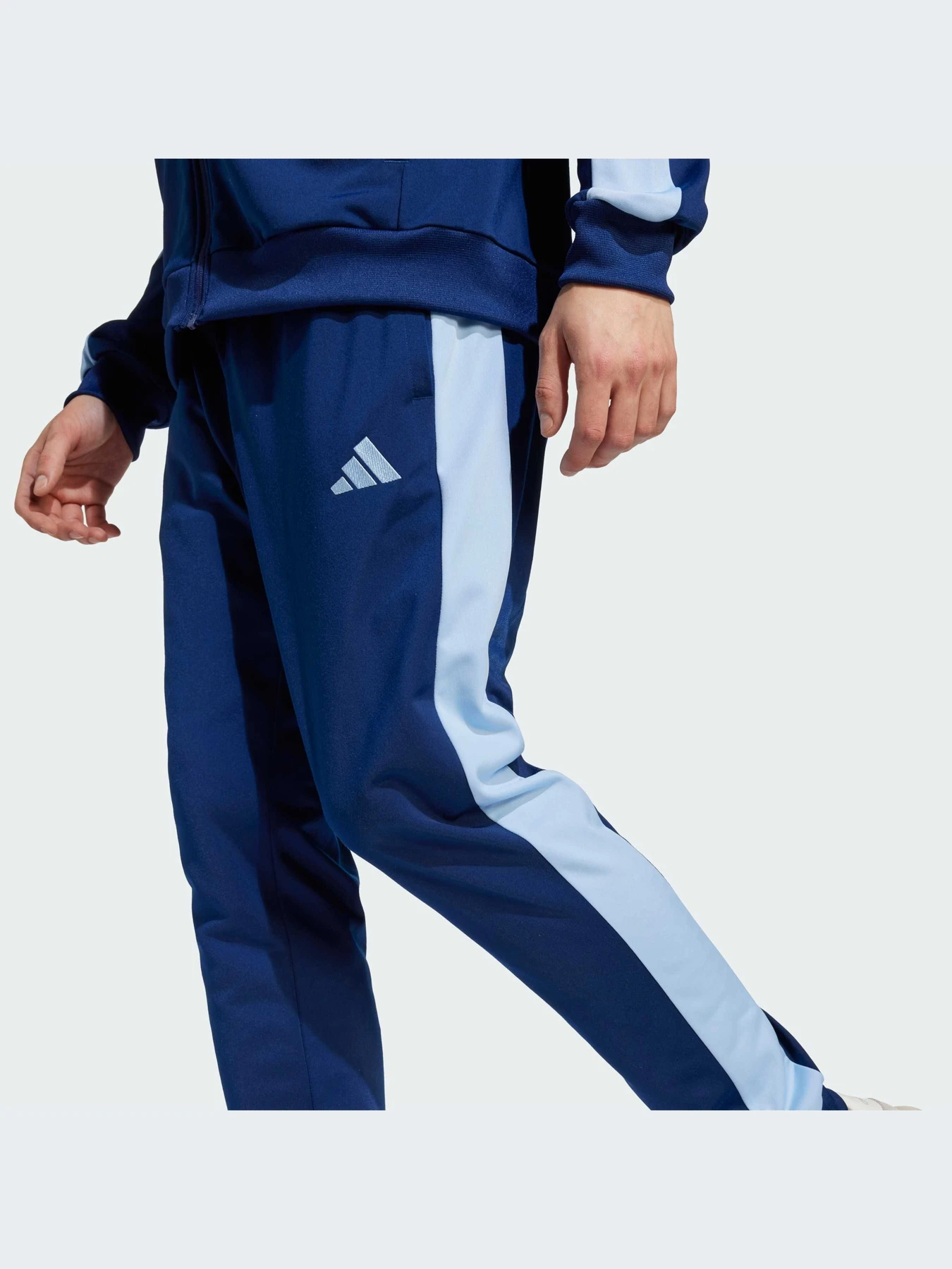 Костюмы Adidas модель JI8898-KZ Костюмы Adidas модель JI8898-KZ Фото