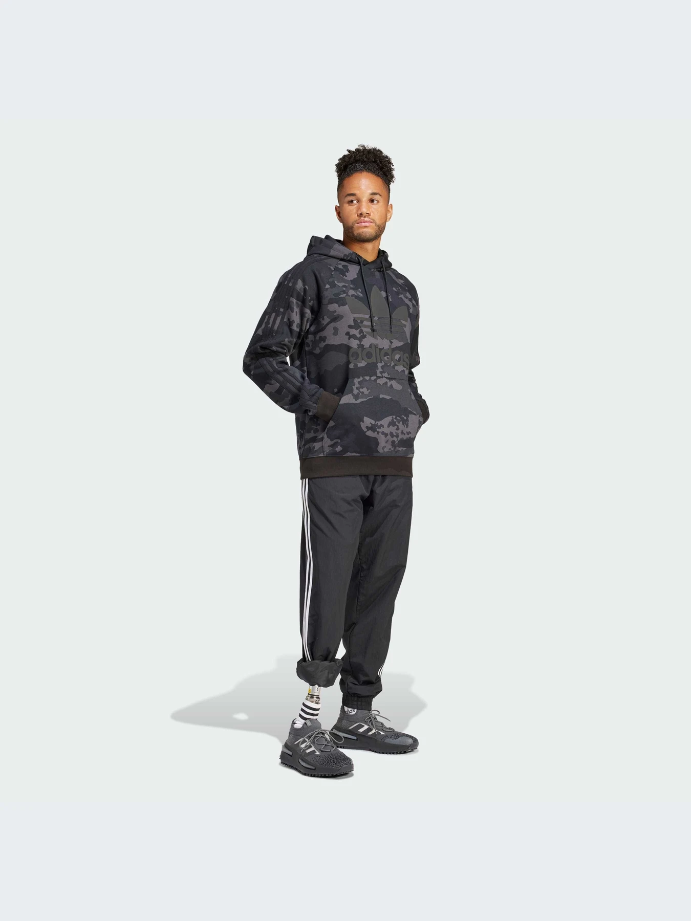 Худи и свитшоты Adidas Graphics модель IS2898-KZ Худи и свитшоты Adidas Graphics модель IS2898-KZ Фото