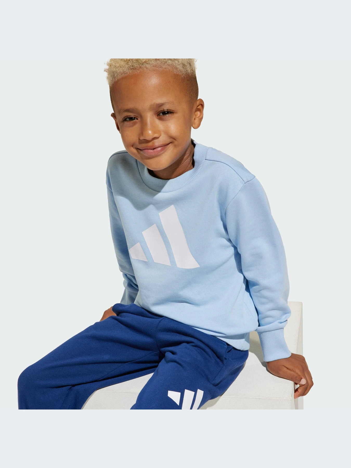 Костюмы Adidas модель JC9729-KZ Костюмы Adidas модель JC9729-KZ Фото