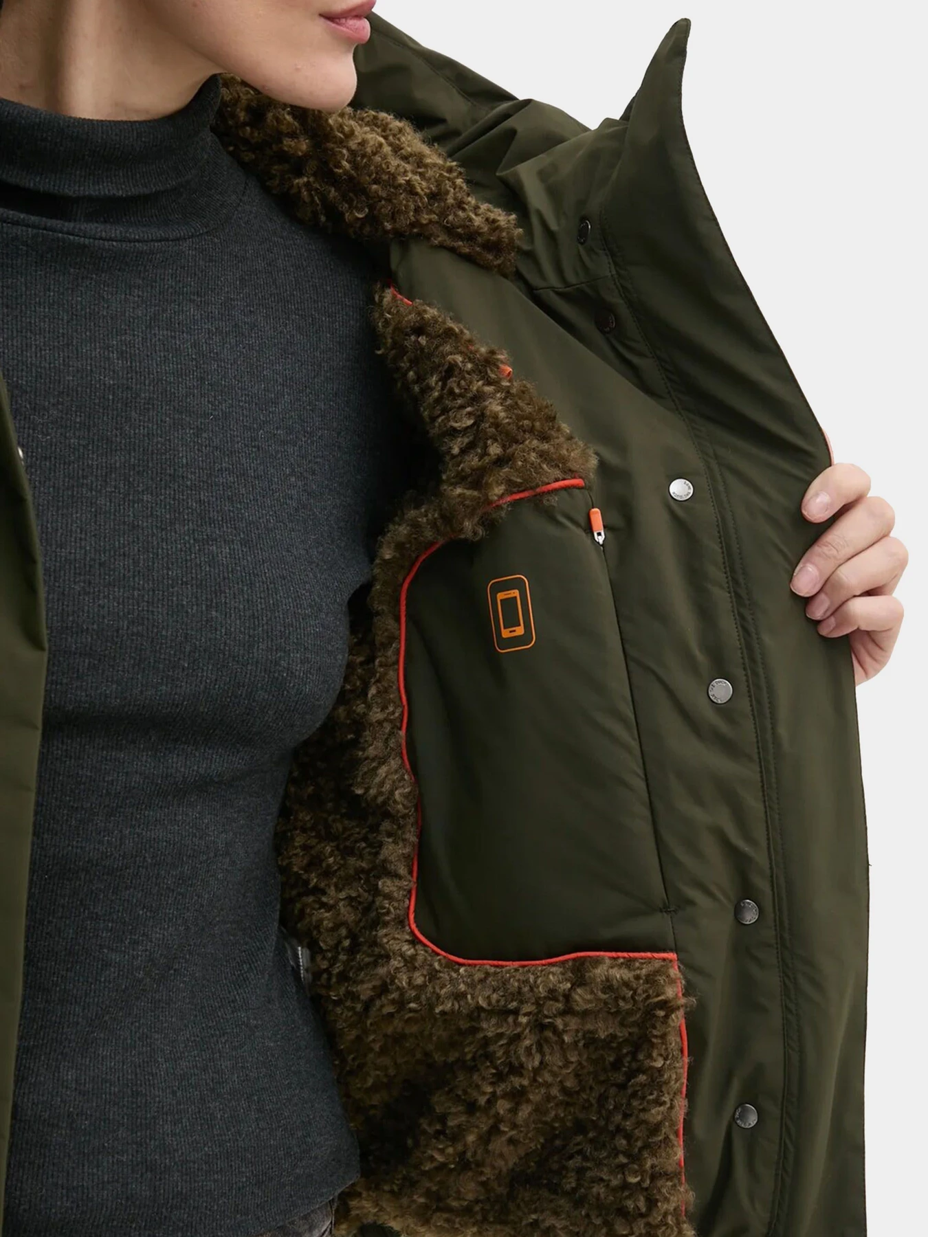 Куртки и дубленки Save the duck модель P32015W-MATT19-50030-GREEN BLACK Куртки и дубленки Save the duck модель P32015W-MATT19-50030-GREEN BLACK Фото