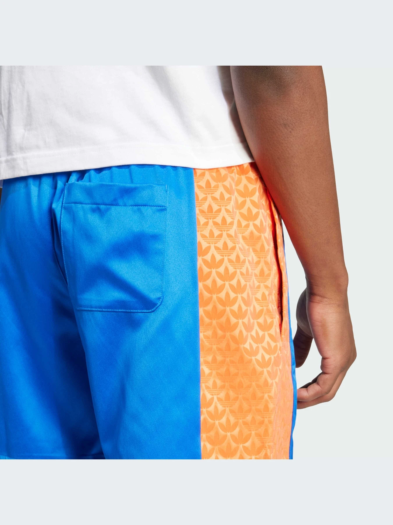 Шорты Adidas Graphics модель JD0704-KZ Шорты Adidas Graphics модель JD0704-KZ Фото