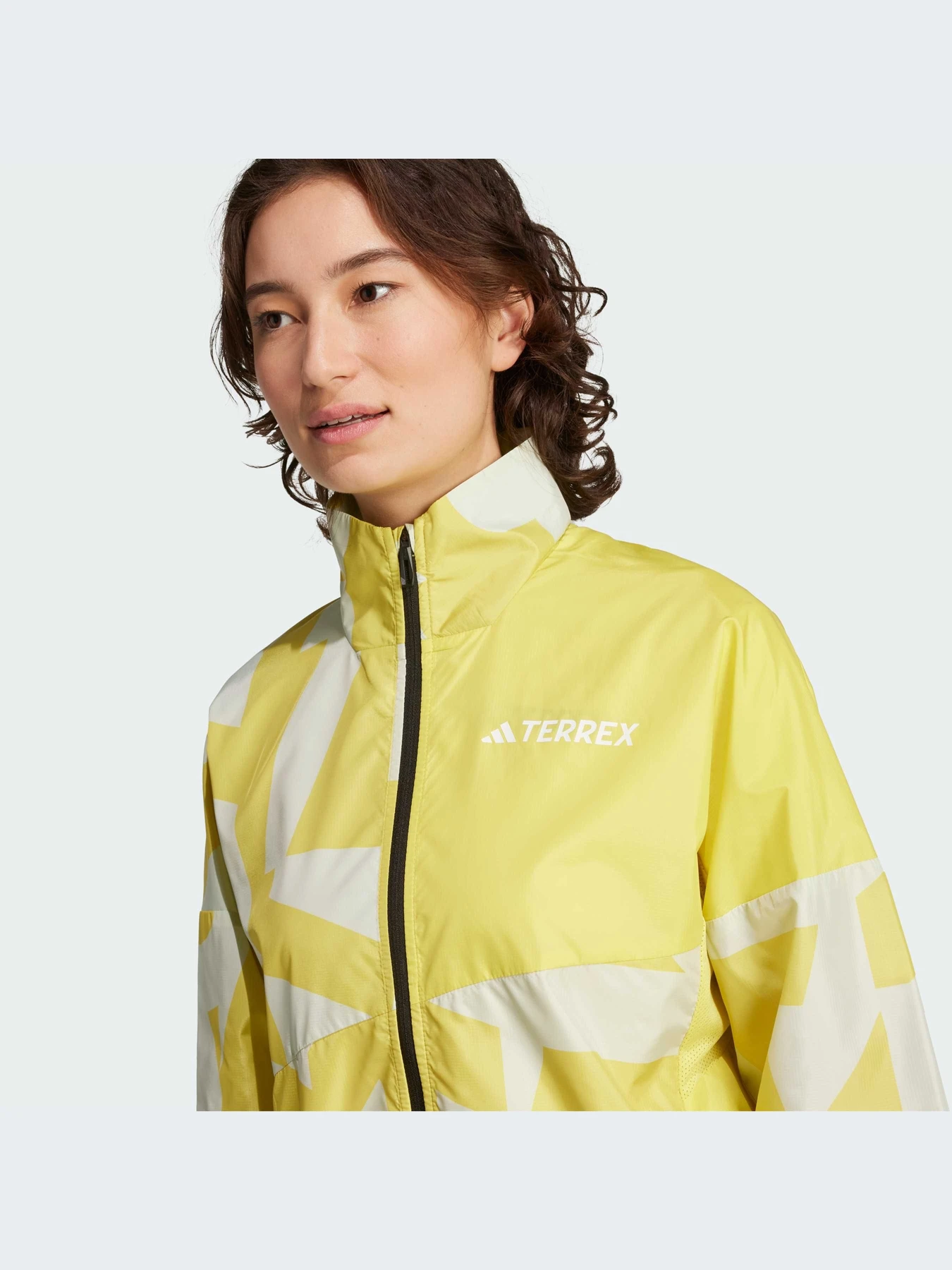 Куртки и дубленки Adidas модель JF1502-KZ Куртки и дубленки Adidas модель JF1502-KZ Фото