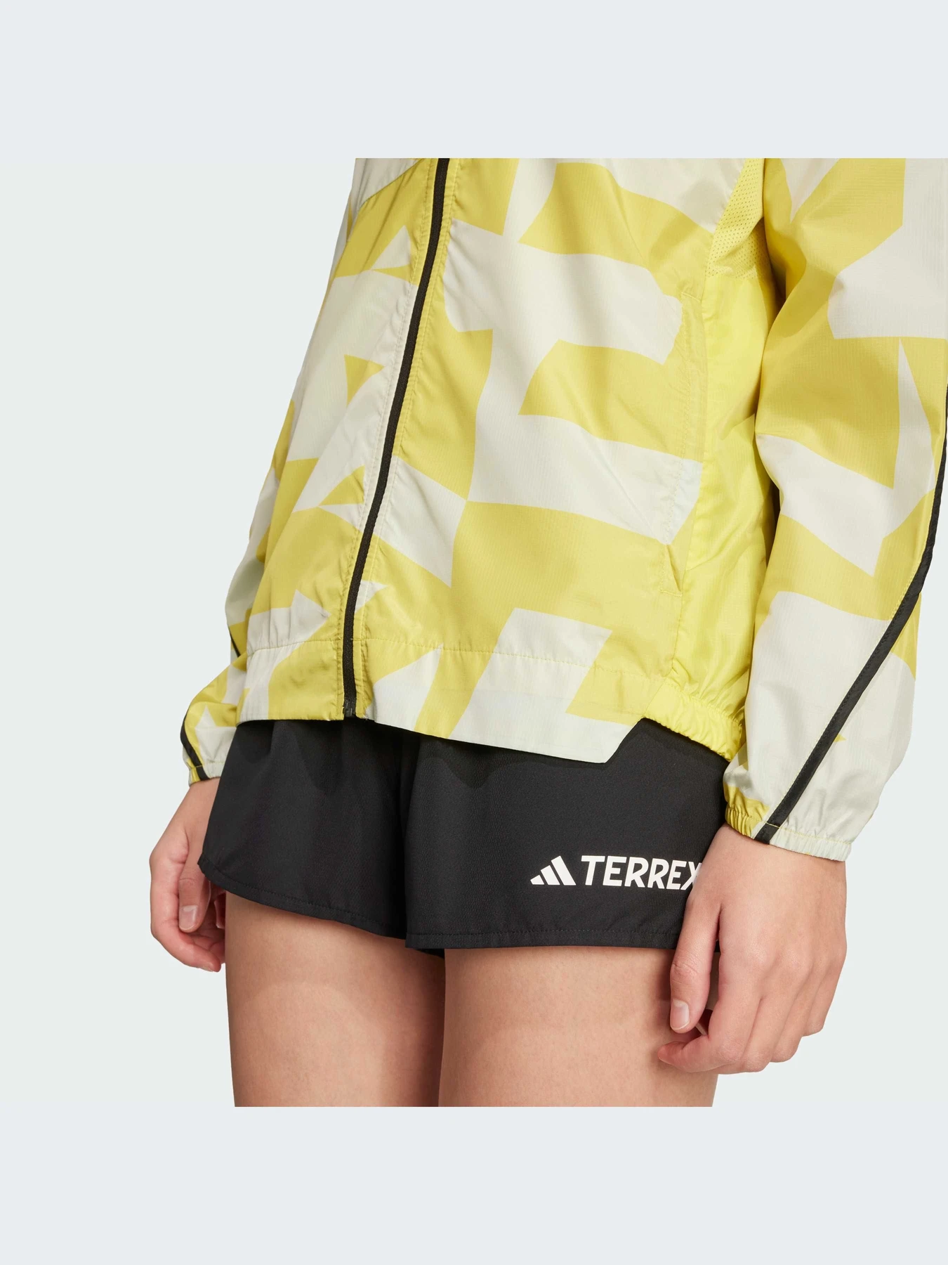 Куртки и дубленки Adidas модель JF1502-KZ Куртки и дубленки Adidas модель JF1502-KZ Фото