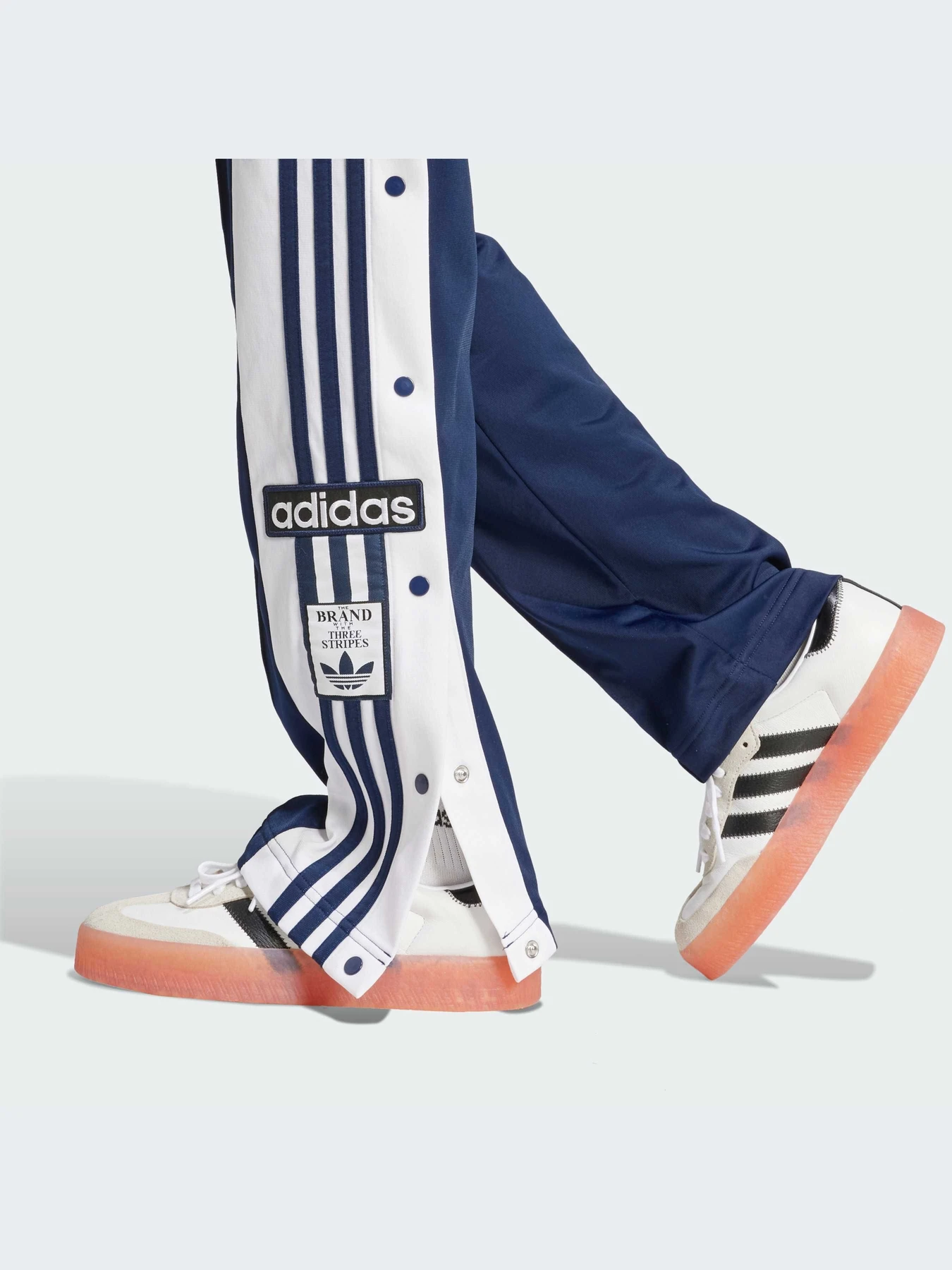 Брюки Adidas Adicolor модель JD0853-KZ Брюки Adidas Adicolor модель JD0853-KZ Фото