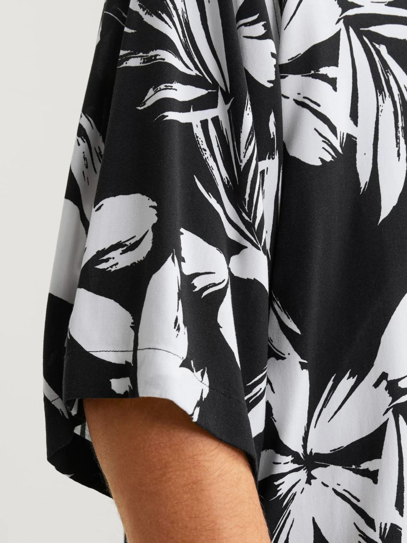 Рубашки JACK & JONES модель 12248408_Black Рубашки JACK & JONES модель 12248408_Black Фото