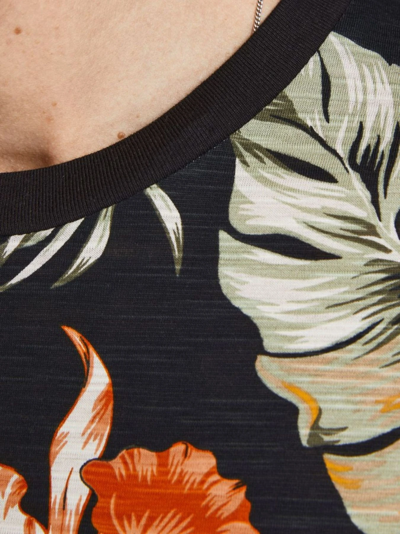 Футболки и поло JACK & JONES модель 12203764_NavyBlazerFLOWERAOP Фото