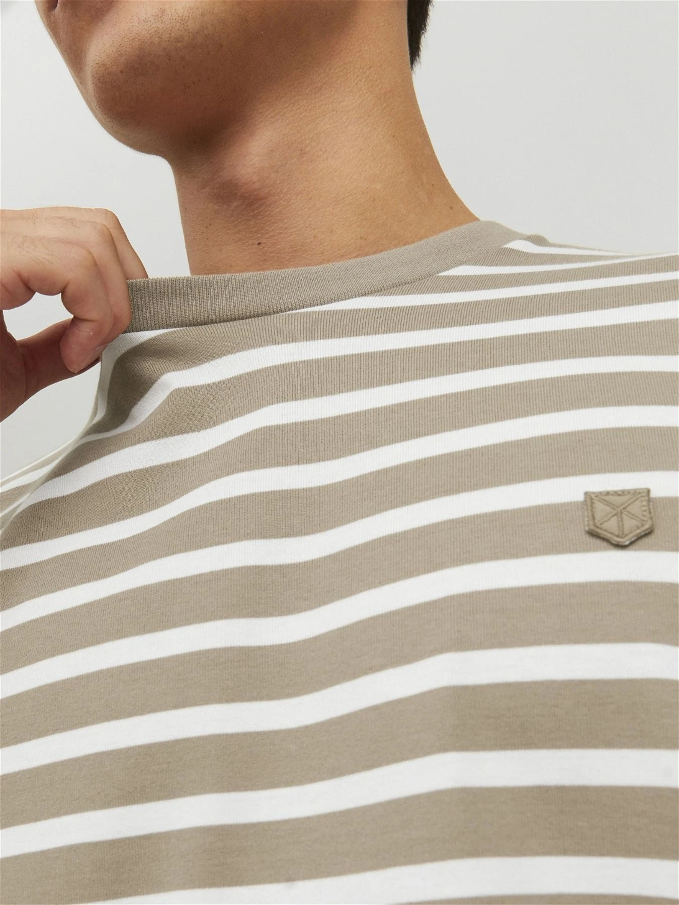 Футболки и поло JACK & JONES модель 12229286_BEIGE Футболки и поло JACK & JONES модель 12229286_BEIGE Фото