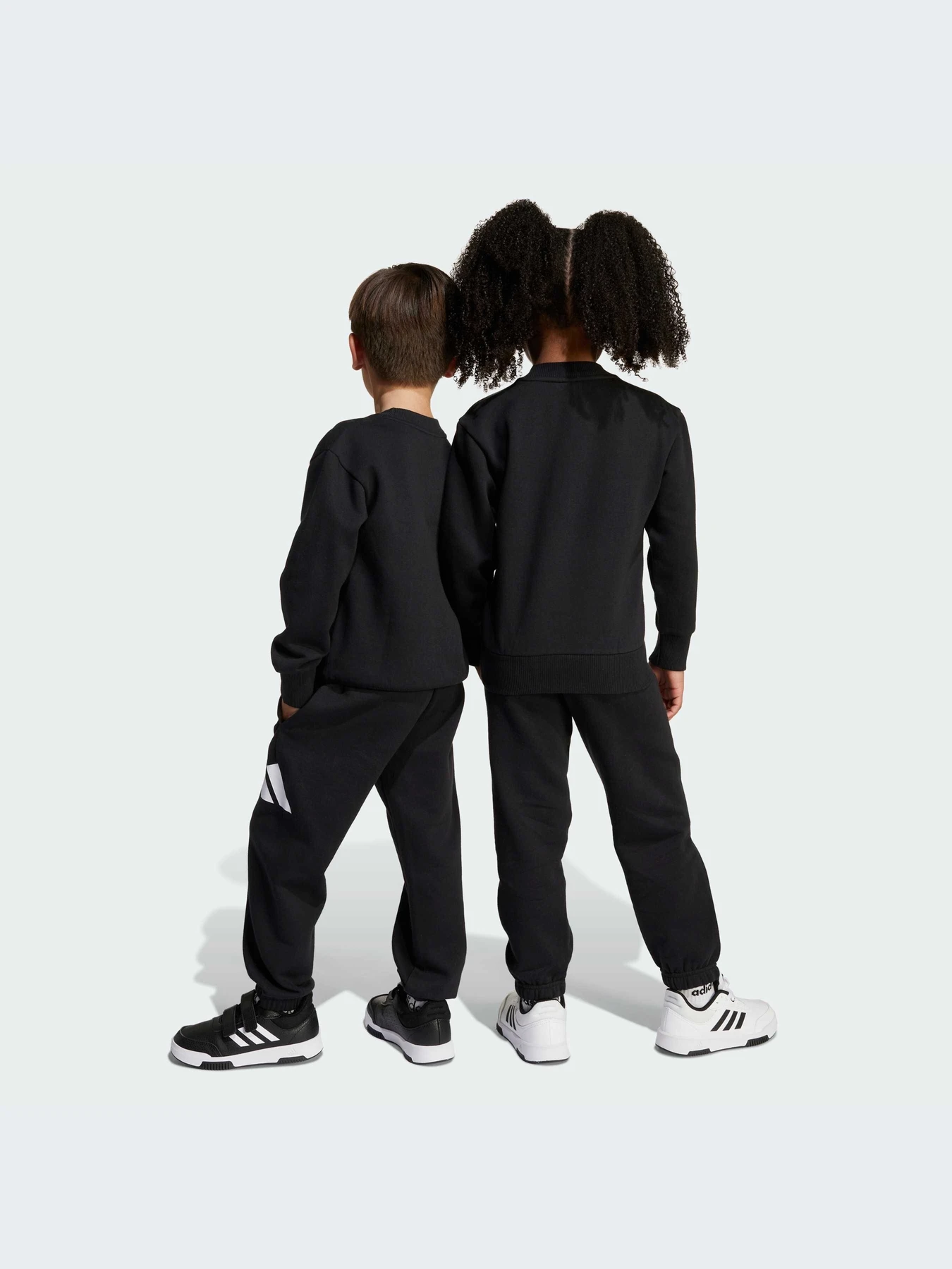 Костюмы Adidas модель JW2438-KZ Костюмы Adidas модель JW2438-KZ Фото