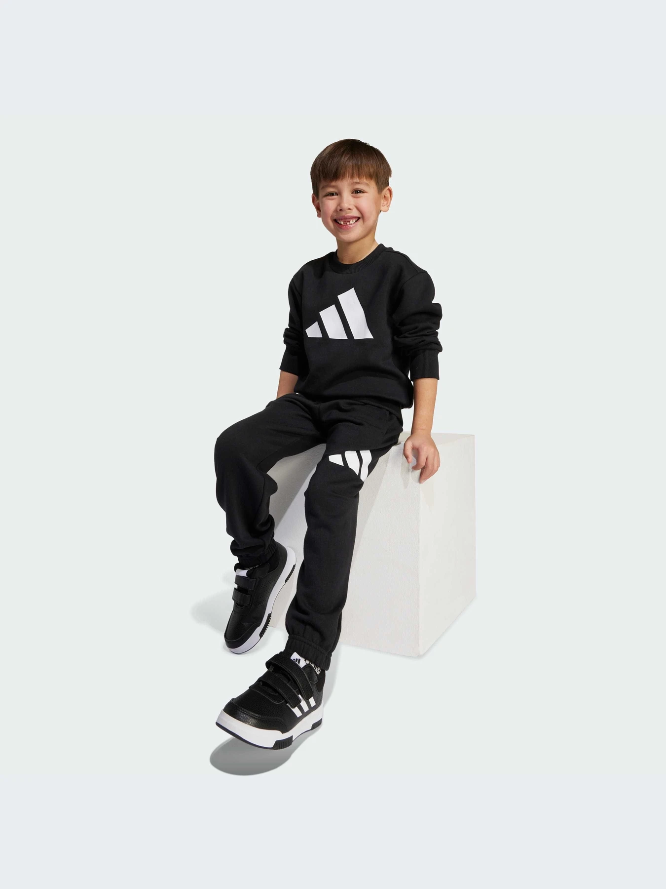Костюмы Adidas модель JW2438-KZ Костюмы Adidas модель JW2438-KZ Фото