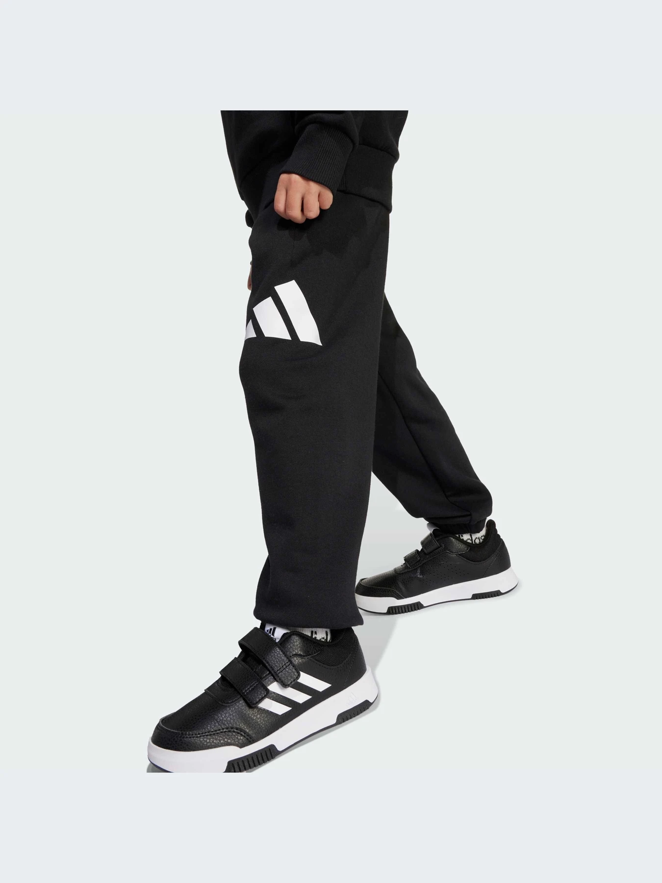 Костюмы Adidas модель JW2438-KZ Костюмы Adidas модель JW2438-KZ Фото