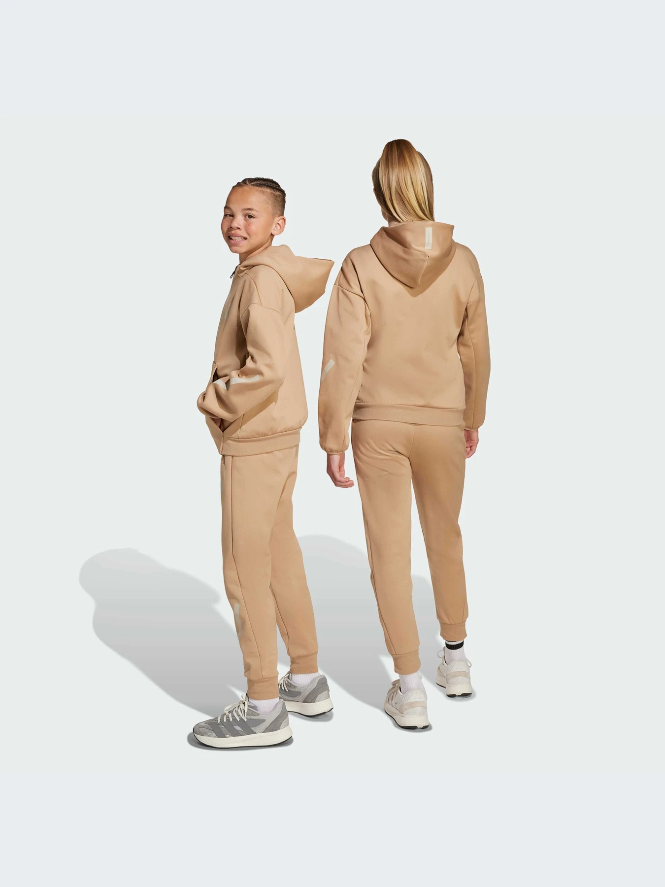 Брюки Adidas ZNE модель JW4002-KZ Брюки Adidas ZNE модель JW4002-KZ Фото