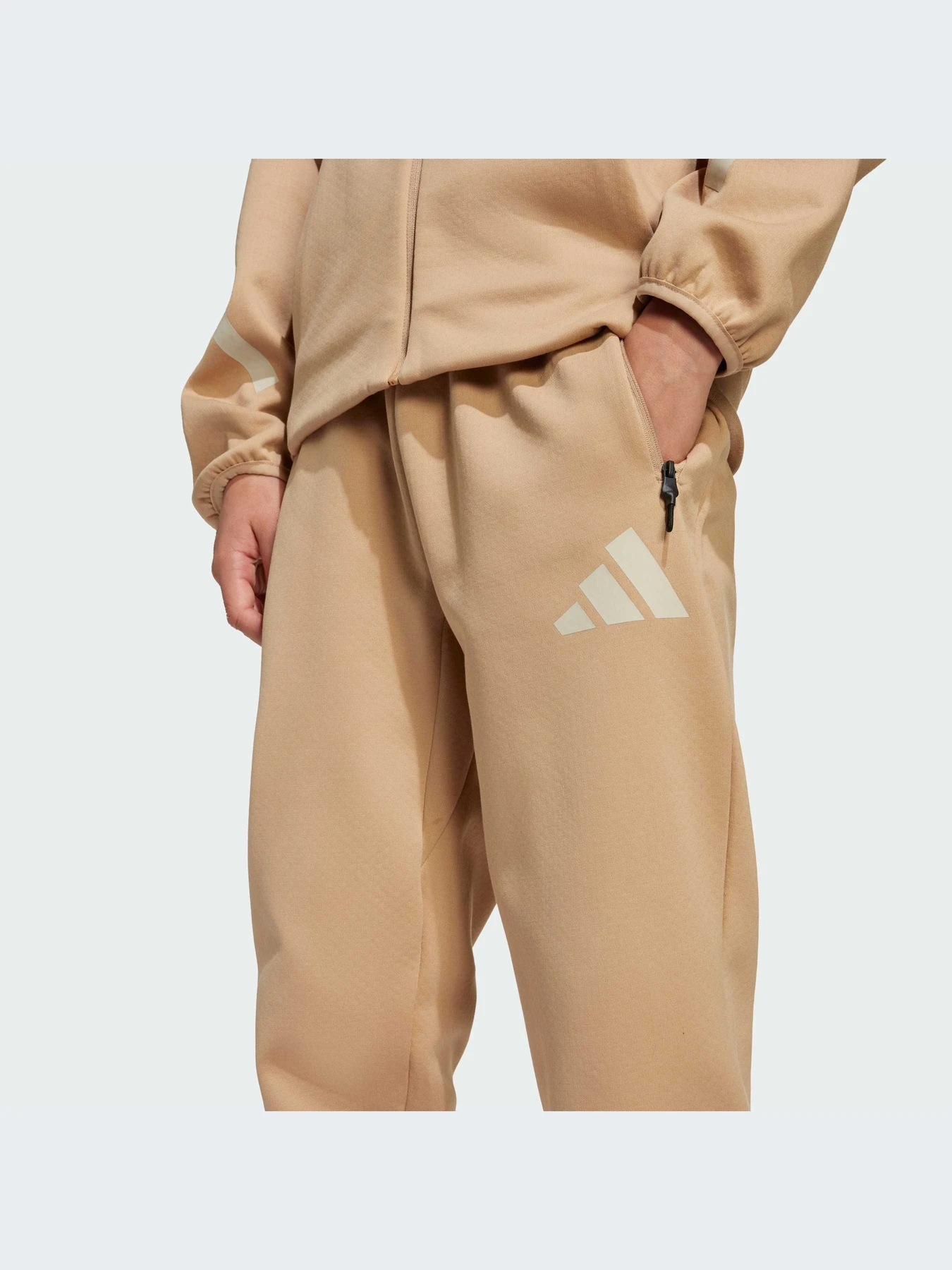 Брюки Adidas ZNE модель JW4002-KZ Брюки Adidas ZNE модель JW4002-KZ Фото