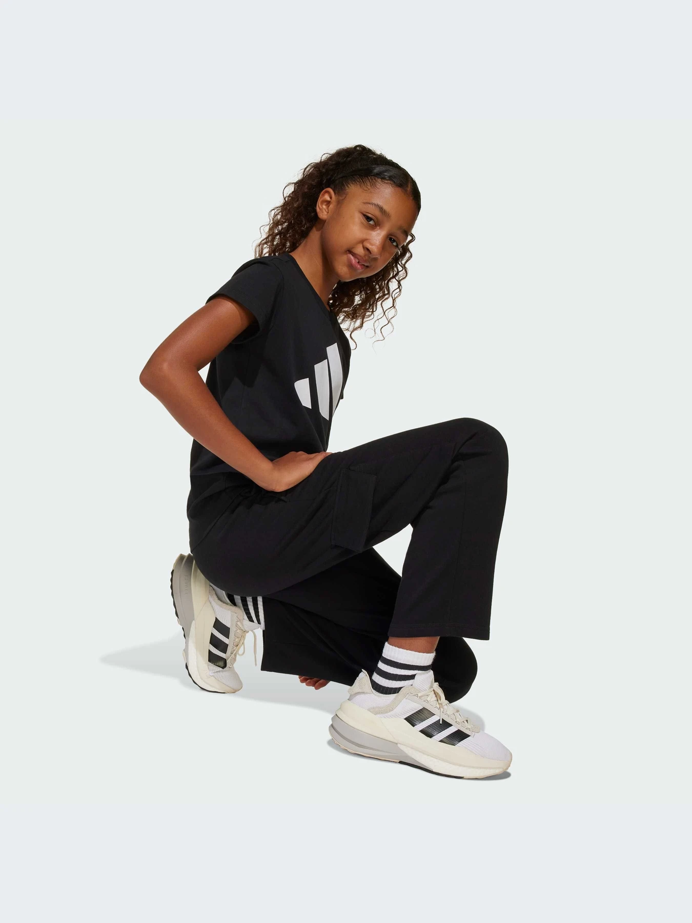 Брюки Adidas Adidas Essentials модель JC9738-KZ Брюки Adidas Adidas Essentials модель JC9738-KZ Фото