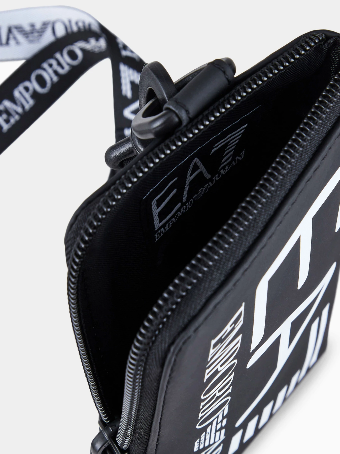 Аксессуары для смартфонов EA7 модель 245102-3R910-95020 Фото
