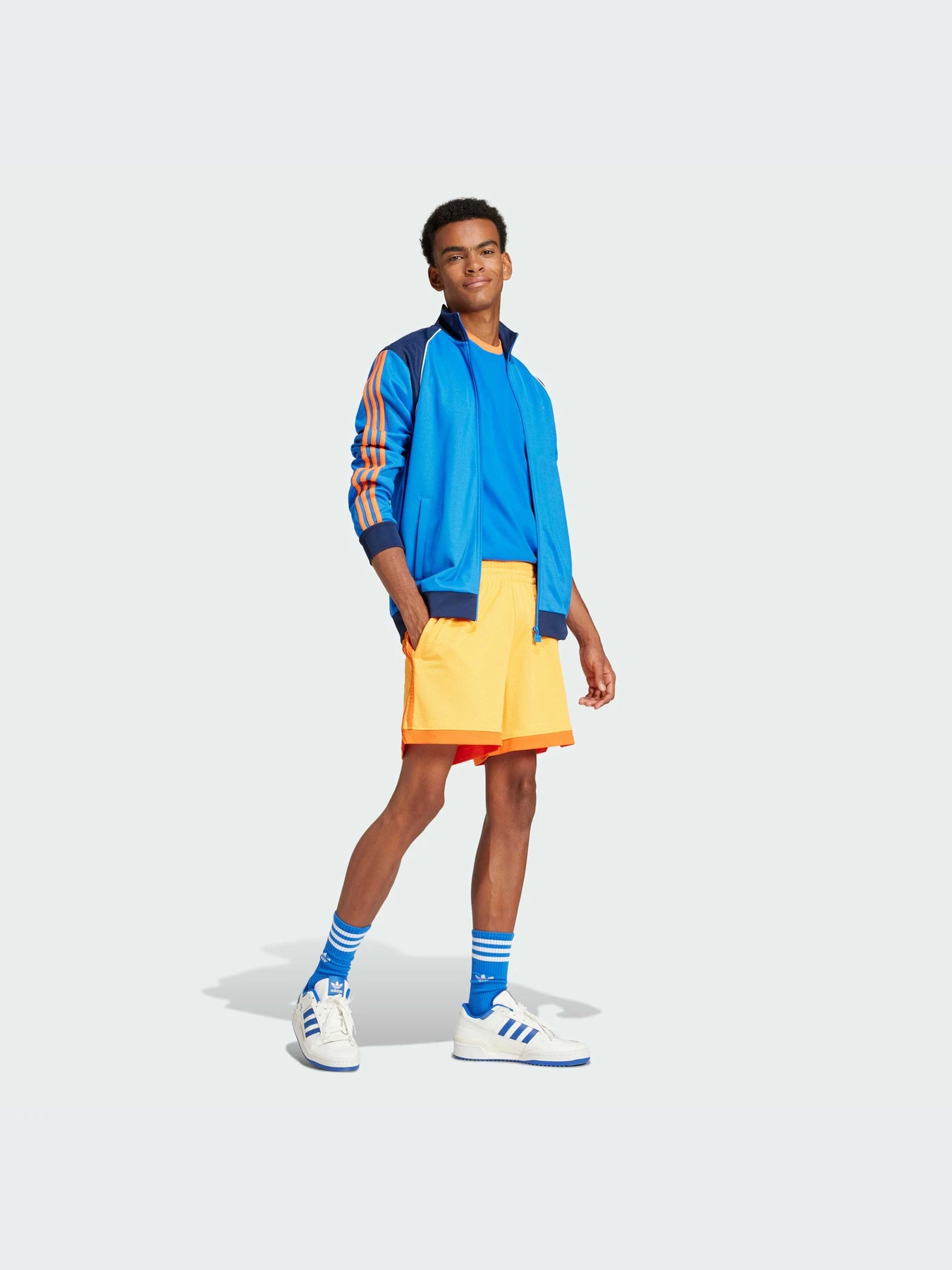 Футболки и поло Adidas Graphics модель JD0700-KZ Футболки и поло Adidas Graphics модель JD0700-KZ Фото
