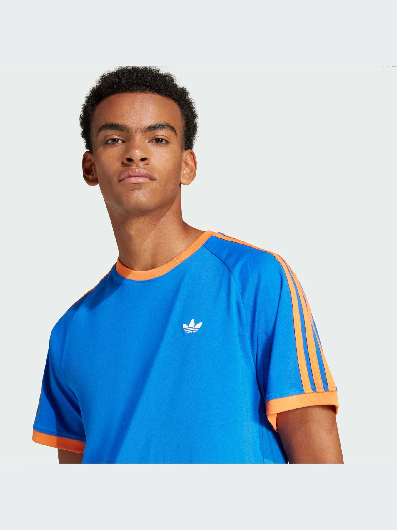 Футболки и поло Adidas Graphics модель JD0700-KZ Футболки и поло Adidas Graphics модель JD0700-KZ Фото