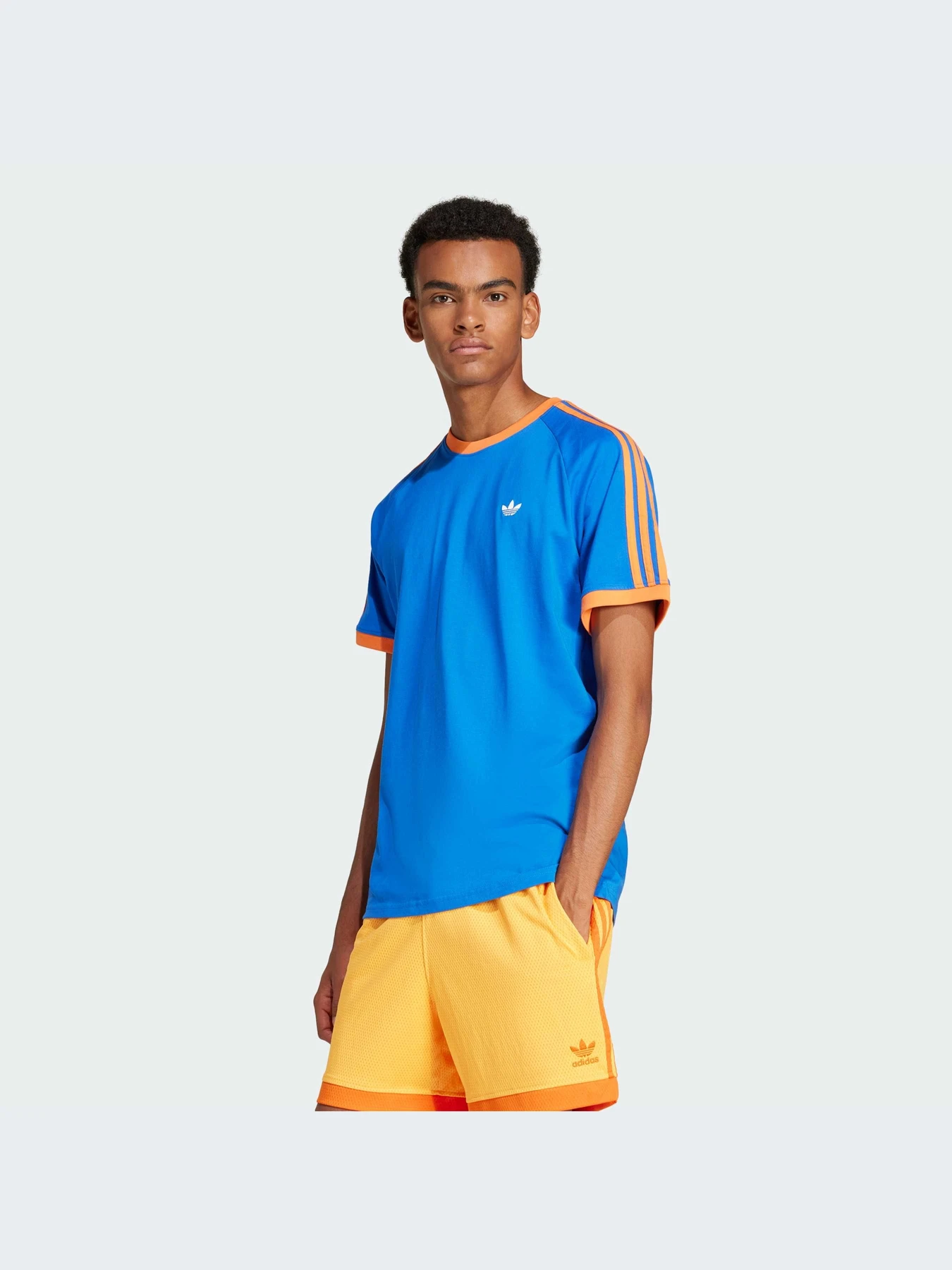 Футболки и поло Adidas Graphics модель JD0700-KZ Футболки и поло Adidas Graphics модель JD0700-KZ Фото