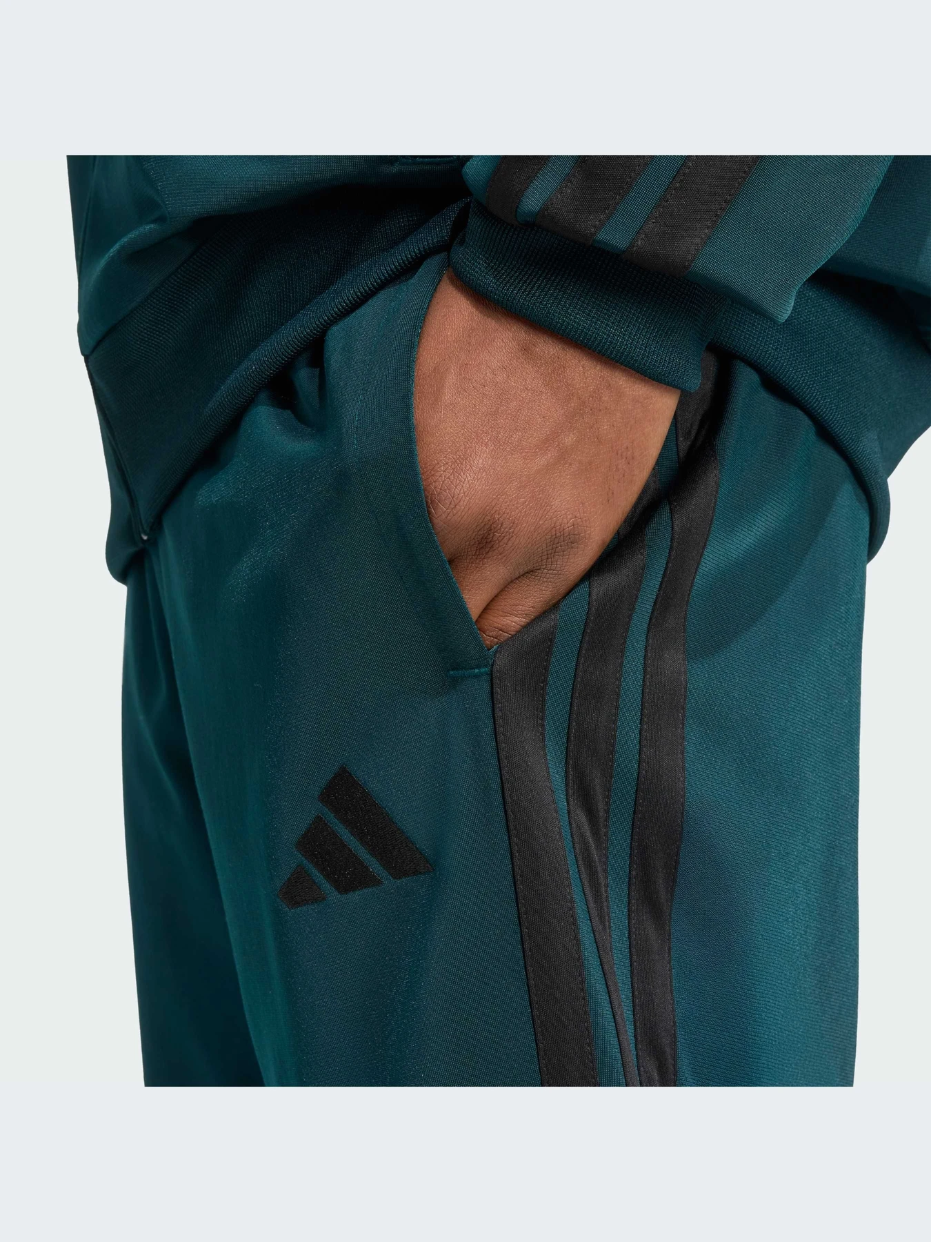Костюмы Adidas модель JX5502-KZ Костюмы Adidas модель JX5502-KZ Фото