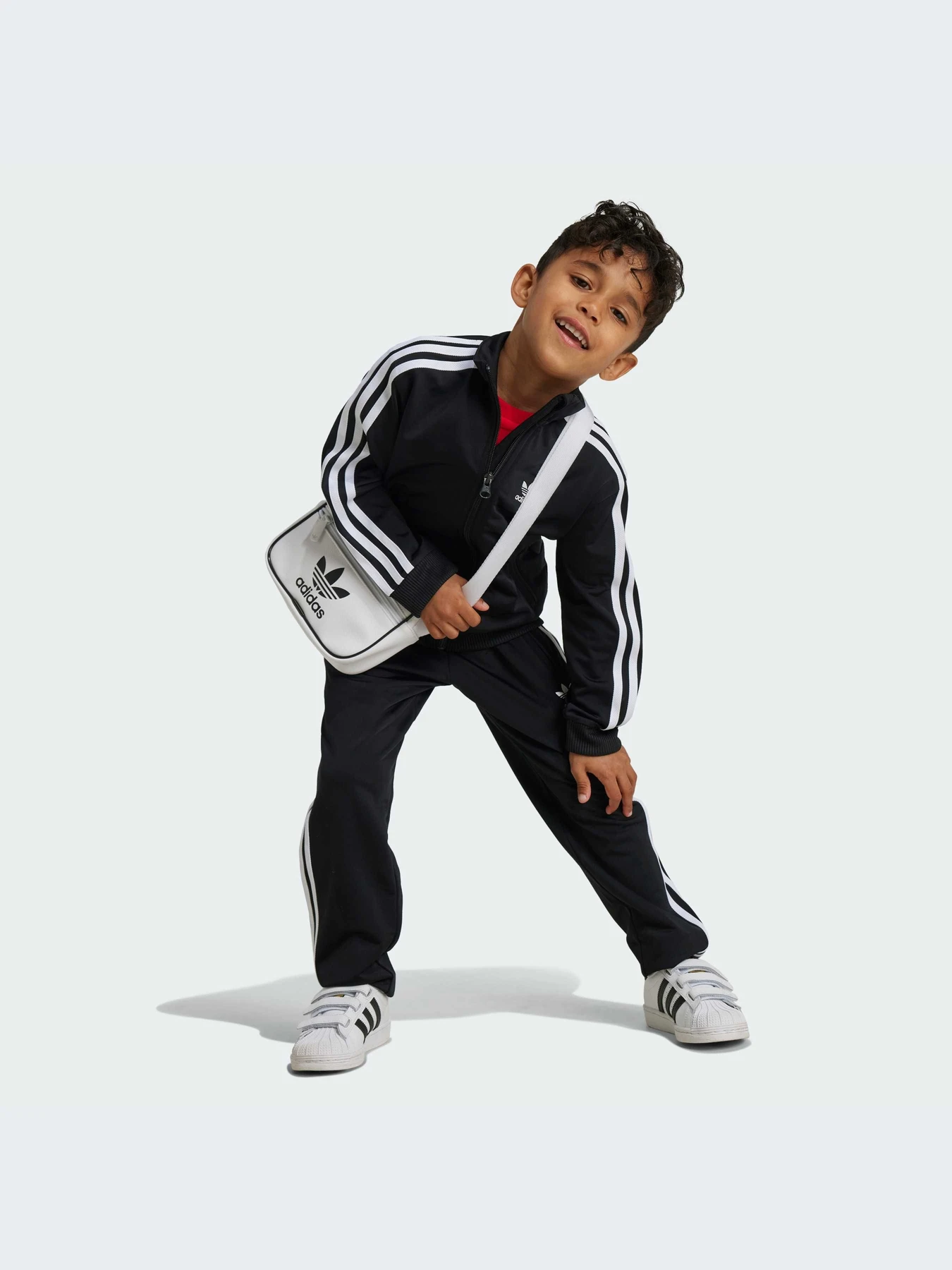 Костюмы Adidas модель IY4798-KZ Костюмы Adidas модель IY4798-KZ Фото