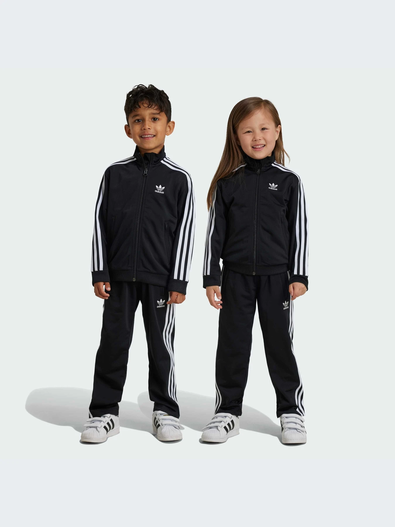 Костюмы Adidas модель IY4798-KZ Костюмы Adidas модель IY4798-KZ Фото