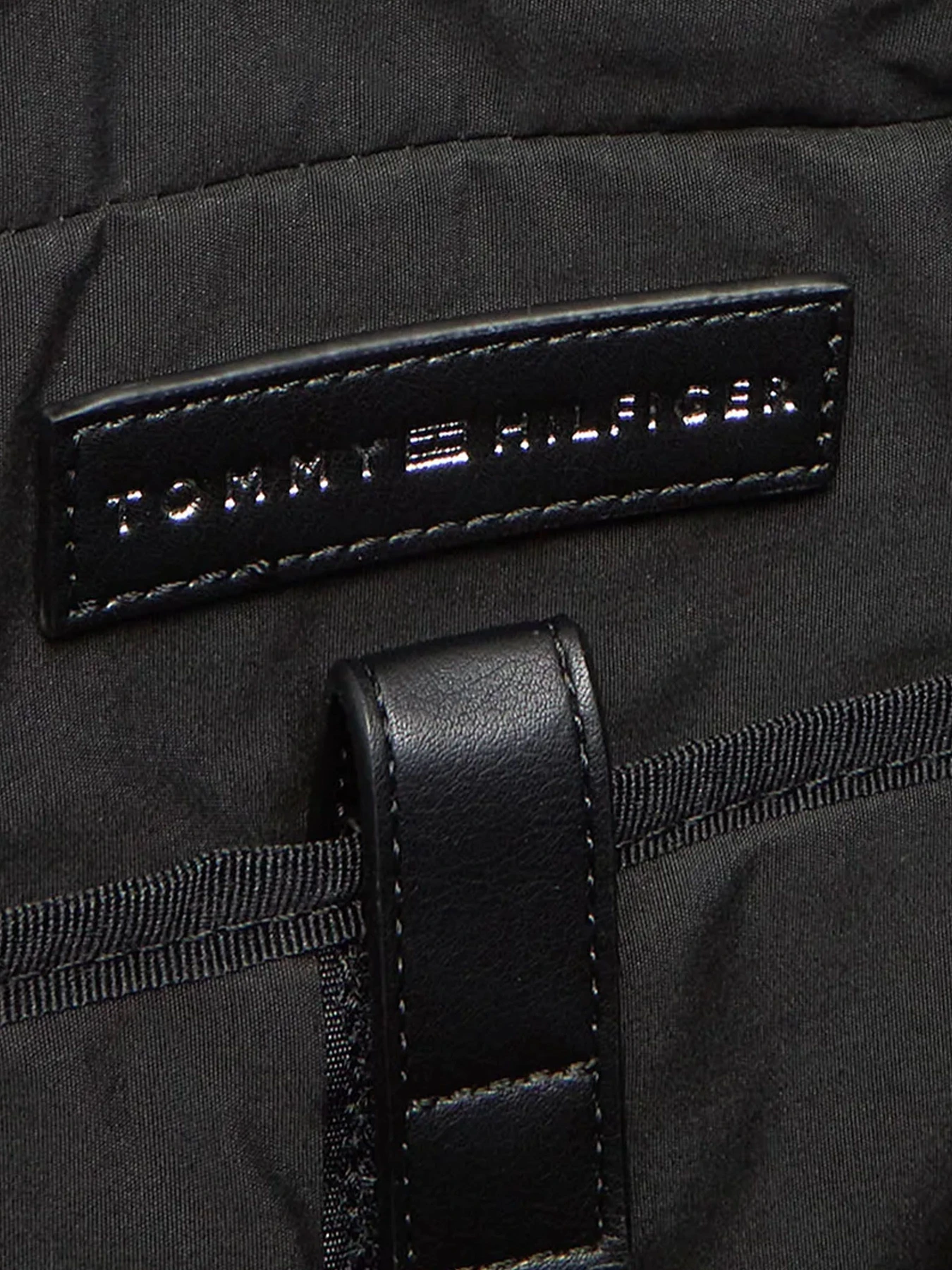 Сумки Tommy Hilfiger модель AM0AM13222-BDS Сумки Tommy Hilfiger модель AM0AM13222-BDS Фото