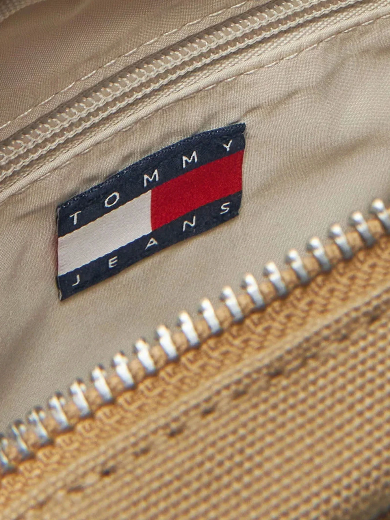 Сумки Tommy Hilfiger модель AM0AM13277-ACT Фото