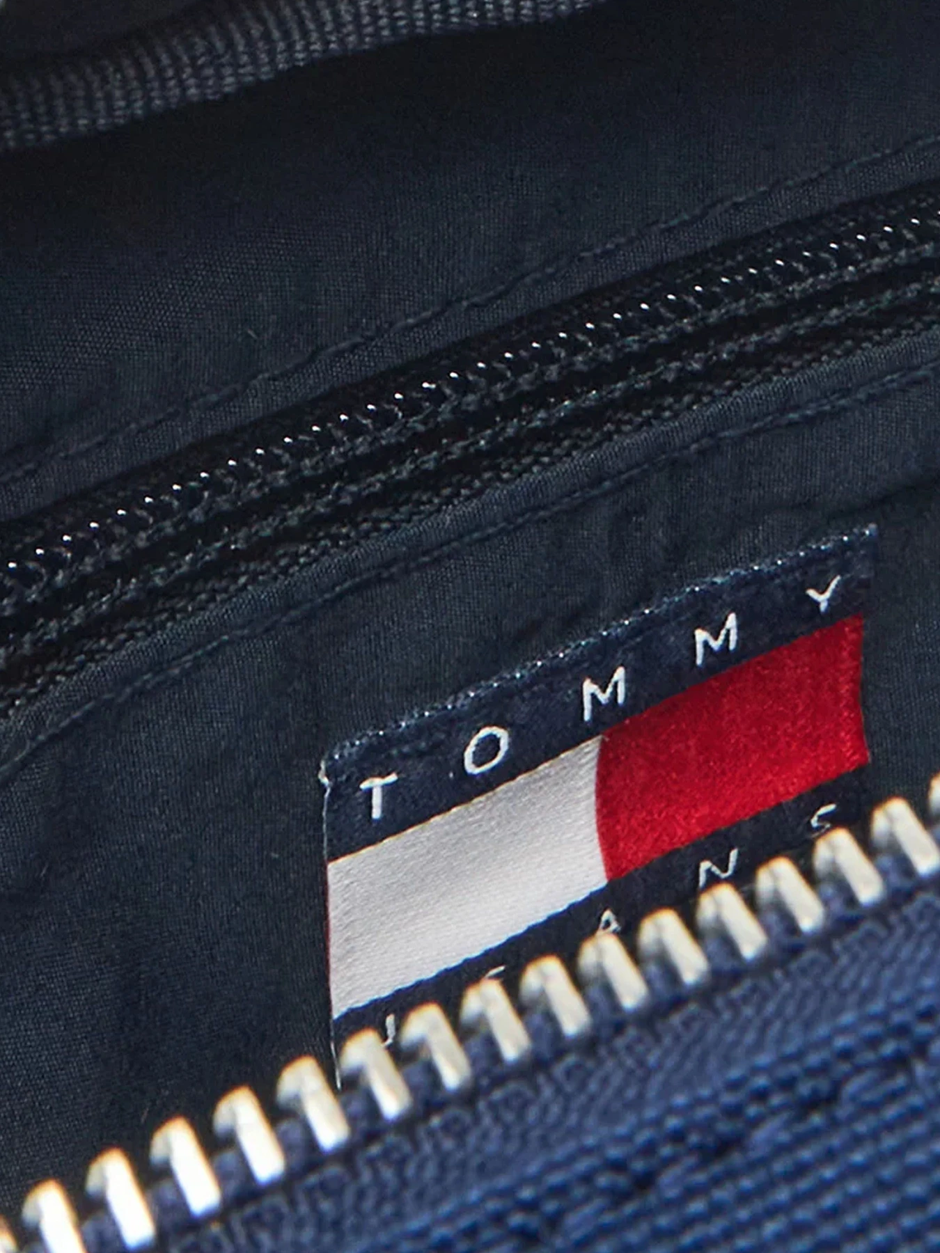 Сумки Tommy Hilfiger модель AM0AM13277-C67 Фото