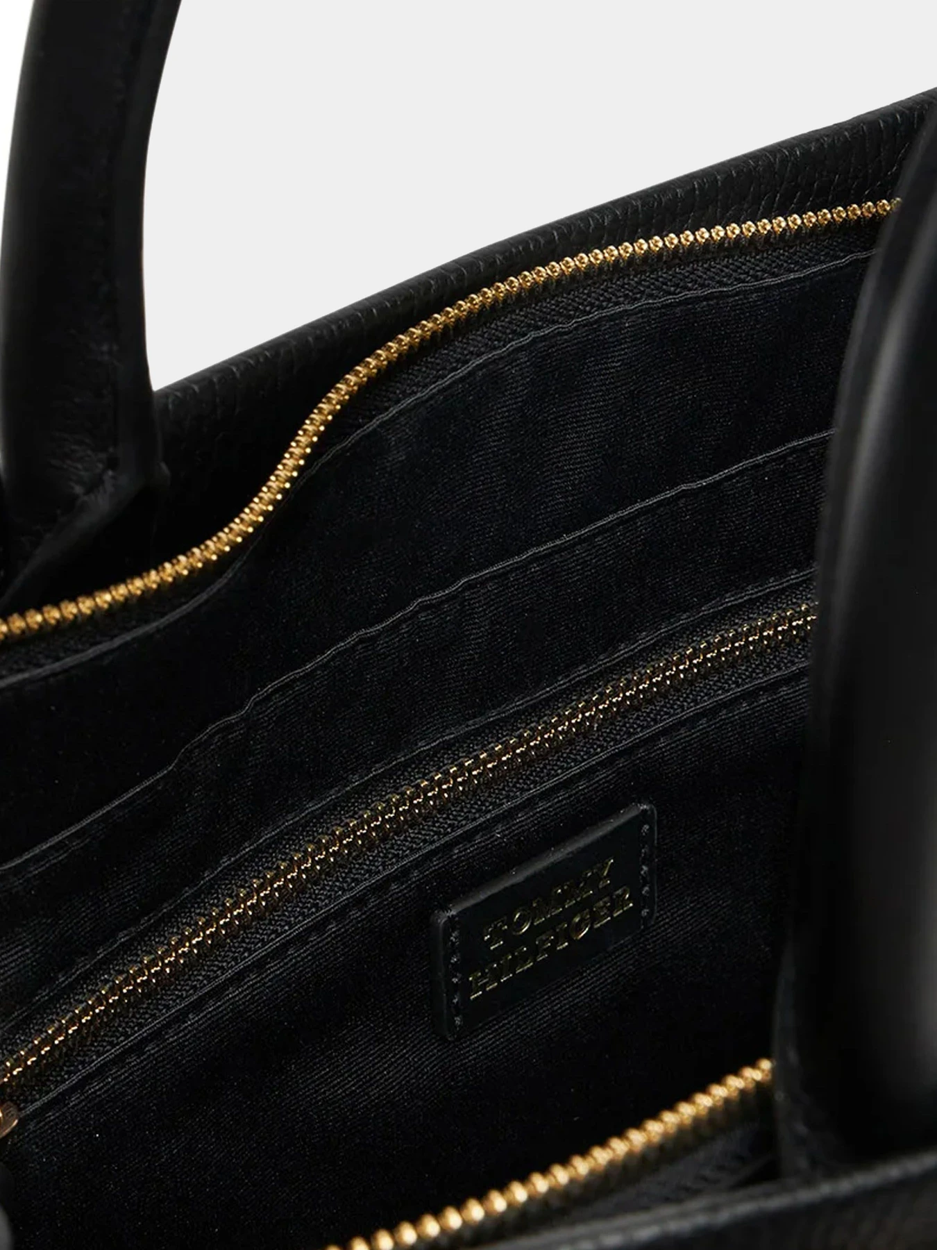 Сумки Tommy Hilfiger модель AW0AW17185-BDS Сумки Tommy Hilfiger модель AW0AW17185-BDS Фото