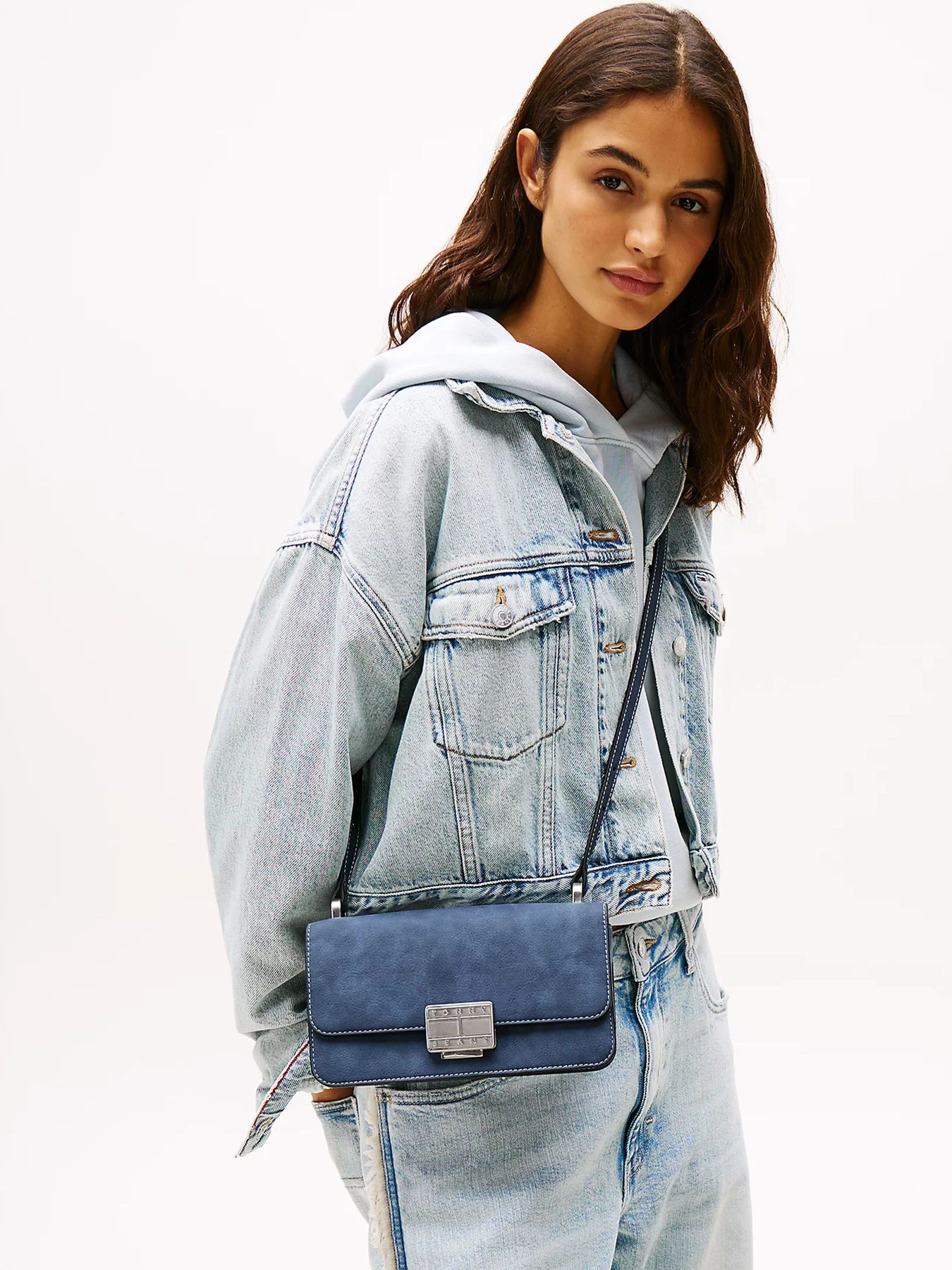 Сумки Tommy Hilfiger модель AW0AW17306-DA1 Сумки Tommy Hilfiger модель AW0AW17306-DA1 Фото