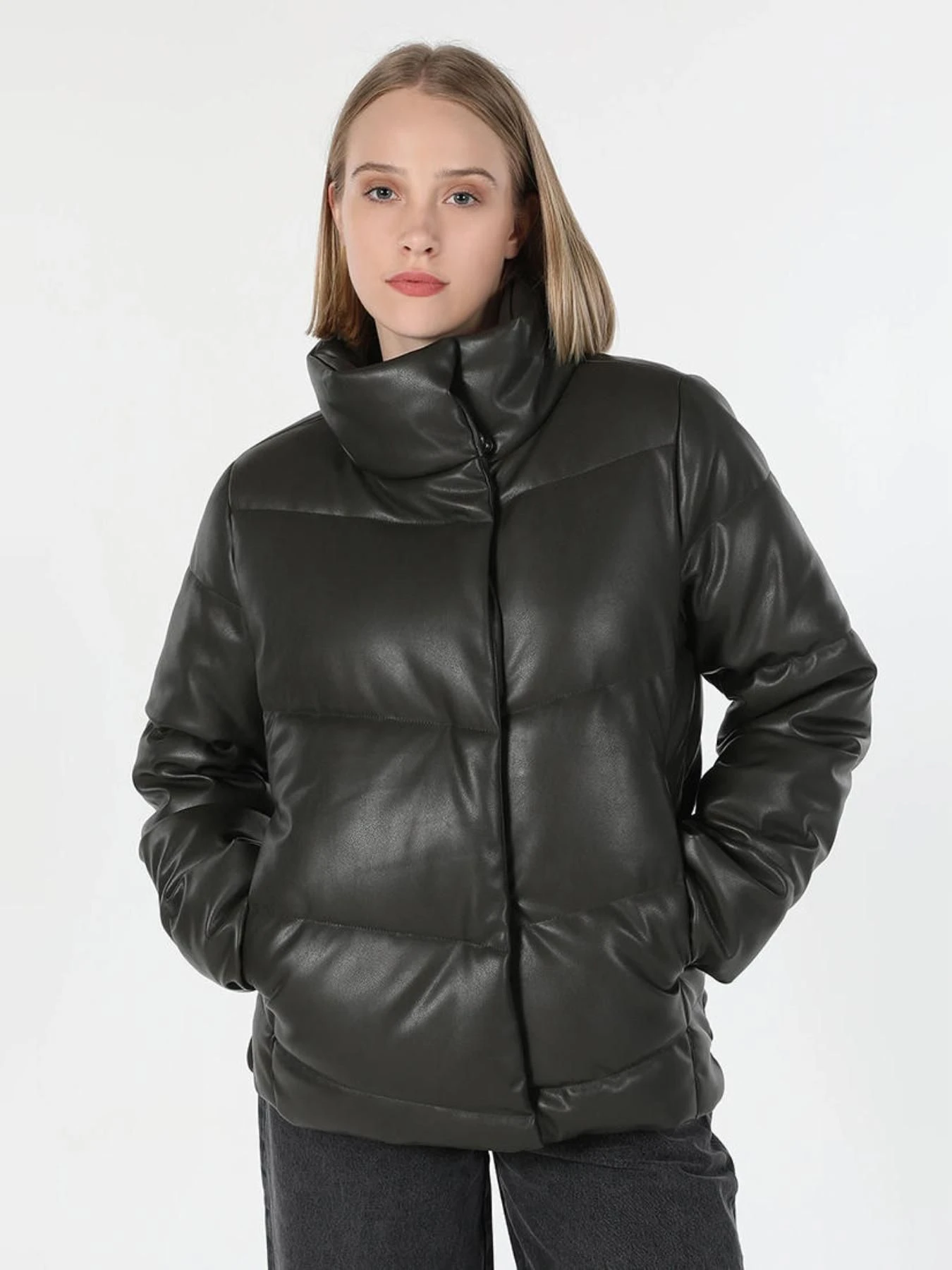 Куртки и дубленки Colin’s модель CL1060236_KHA Куртки и дубленки Colin’s модель CL1060236_KHA Фото