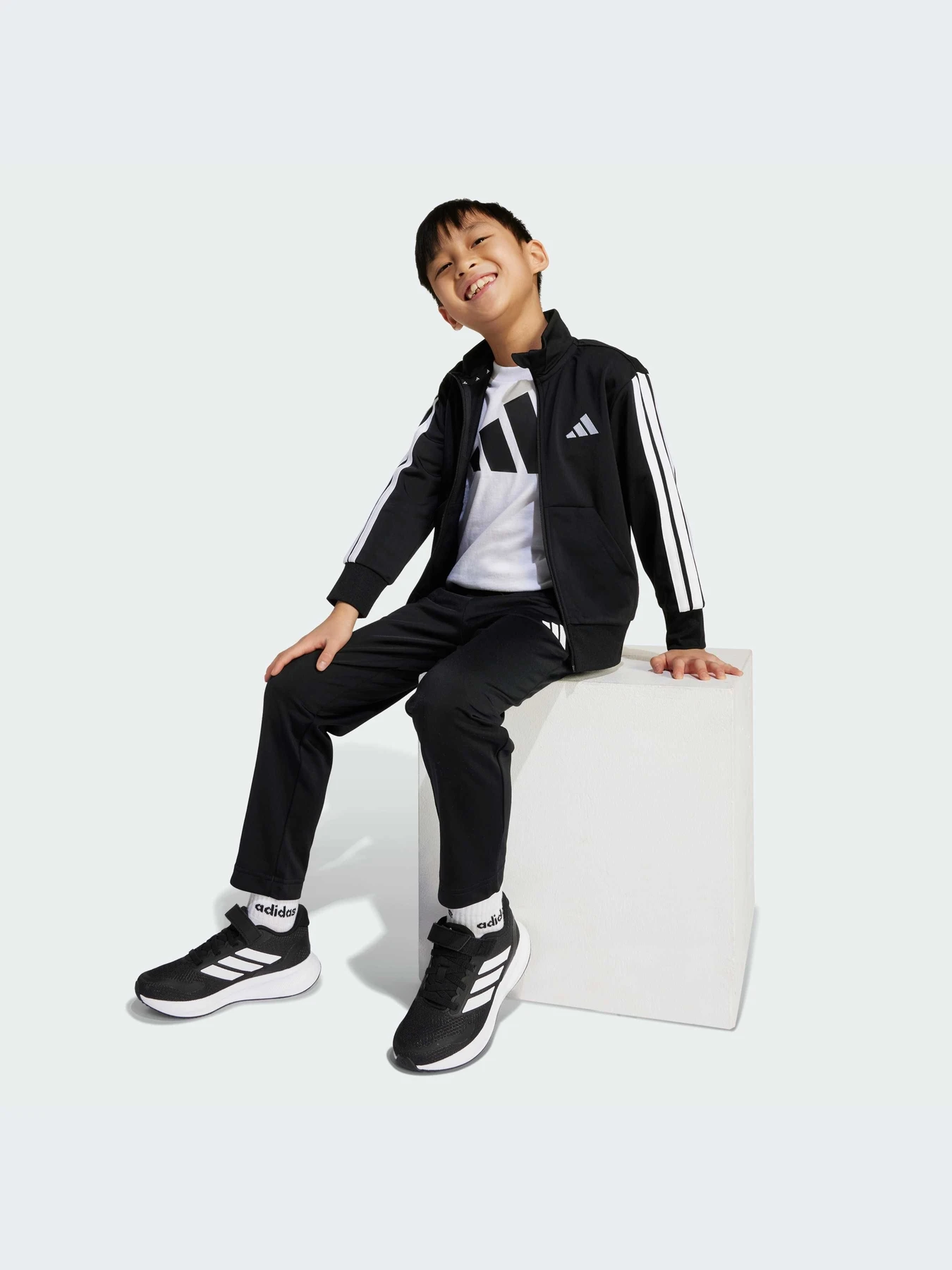 Костюмы Adidas модель JM0891-KZ Костюмы Adidas модель JM0891-KZ Фото