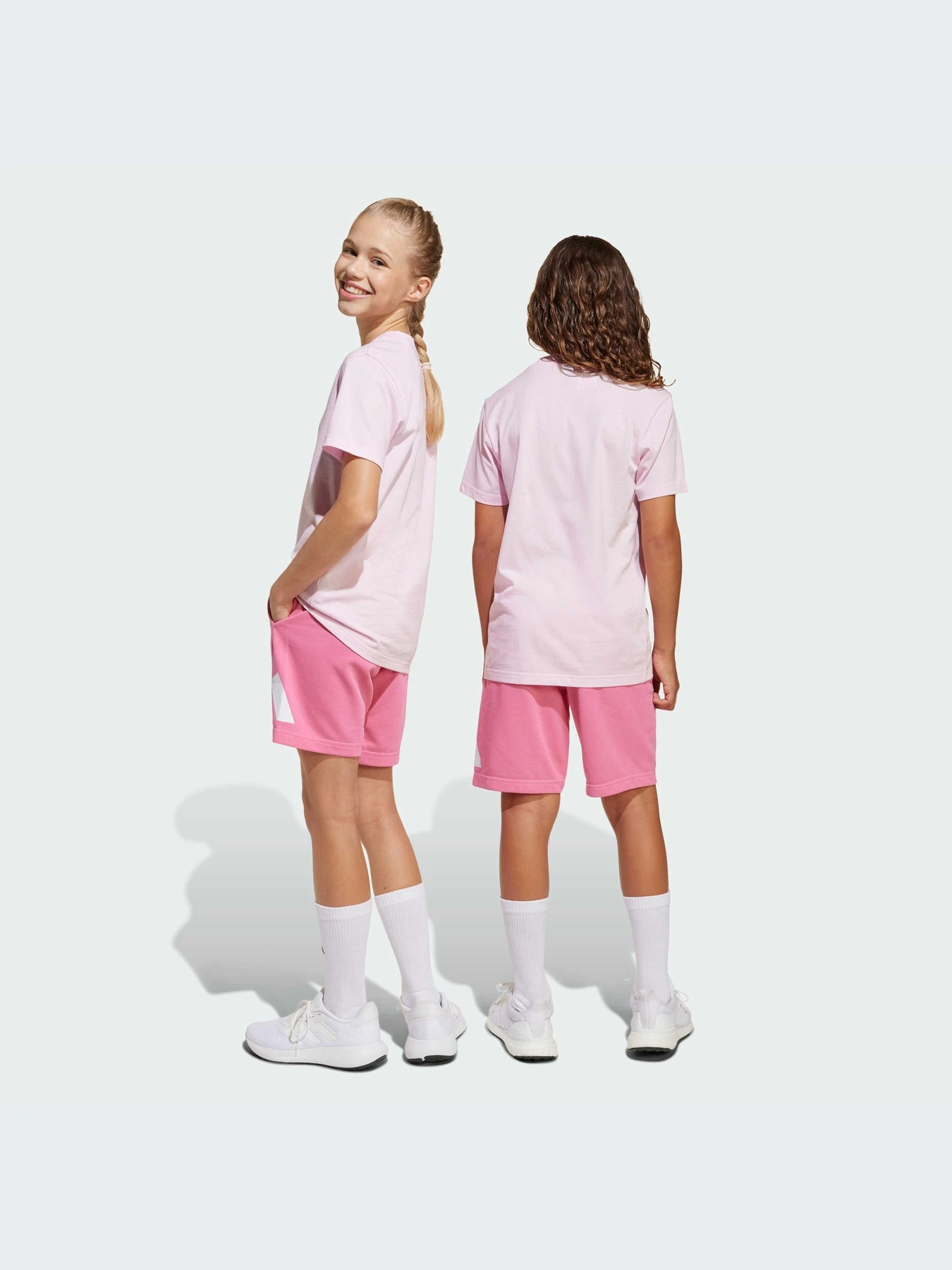 Костюмы Adidas модель JE3972-KZ Костюмы Adidas модель JE3972-KZ Фото