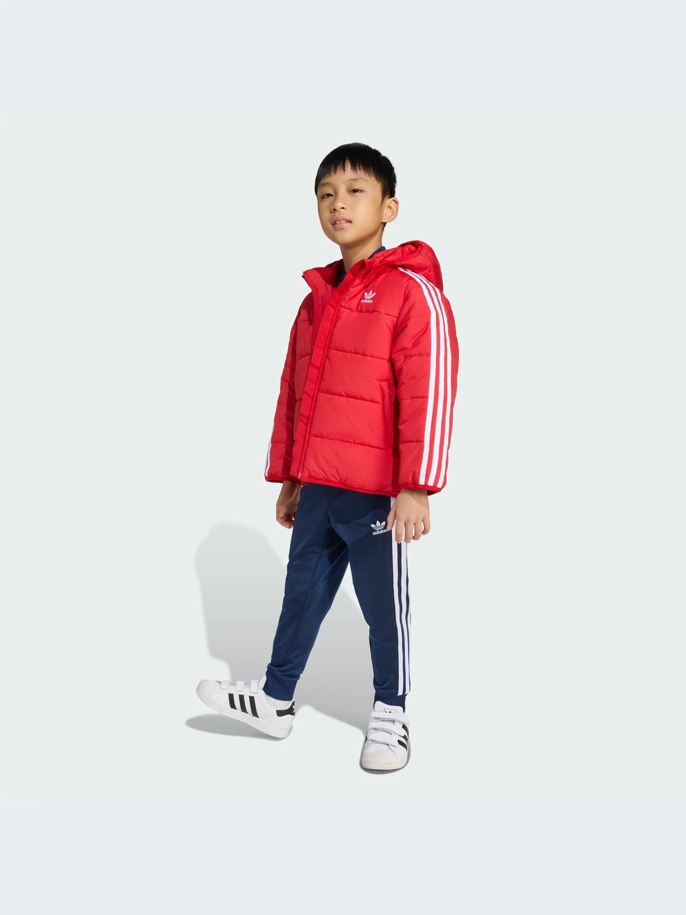 Куртки и дубленки Adidas Adicolor модель JV8550-KZ Куртки и дубленки Adidas Adicolor модель JV8550-KZ Фото