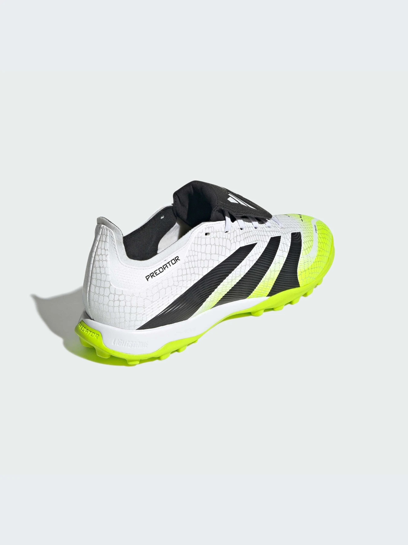 Кроссовки Adidas Predator модель JQ1072-KZ Кроссовки Adidas Predator модель JQ1072-KZ Фото