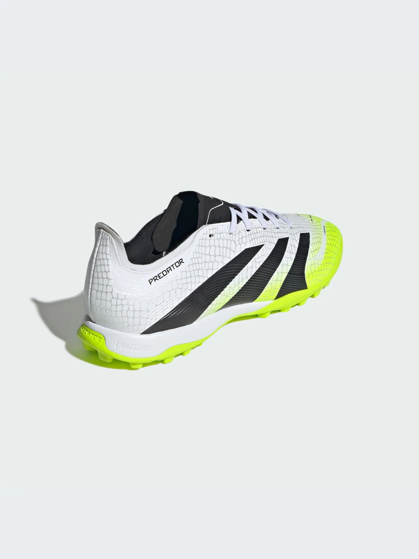 Кроссовки Adidas Predator модель JI1132-KZ Кроссовки Adidas Predator модель JI1132-KZ Фото