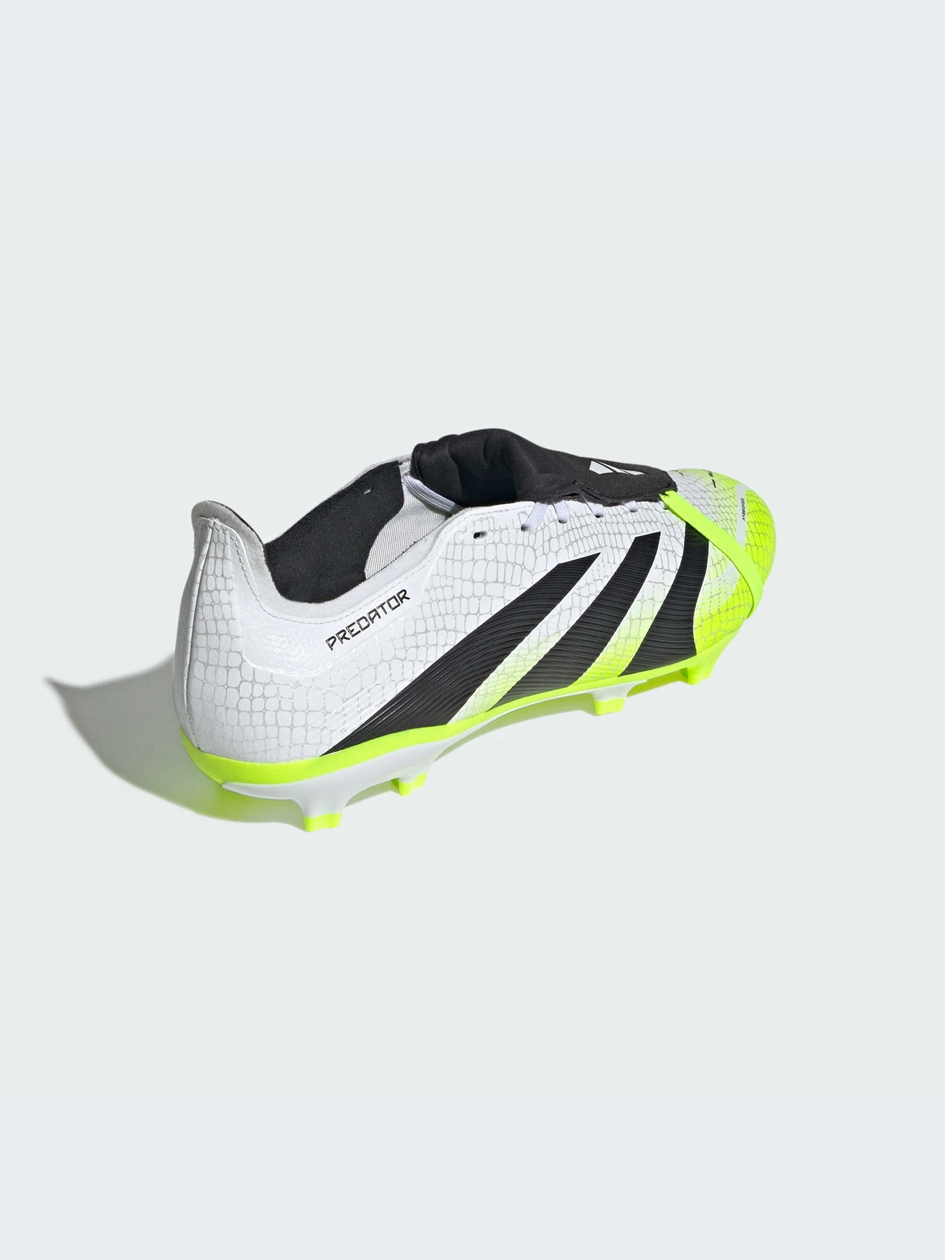 Кроссовки Adidas Predator модель JI1111-KZ Кроссовки Adidas Predator модель JI1111-KZ Фото