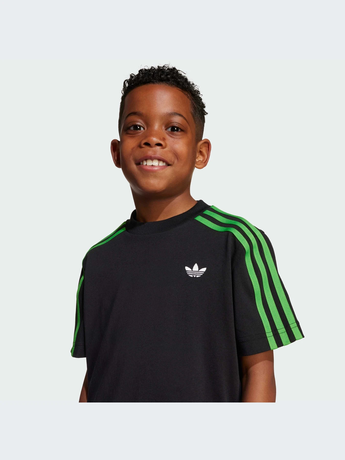 Футболки и поло Adidas Graphics модель JW5330-KZ Футболки и поло Adidas Graphics модель JW5330-KZ Фото