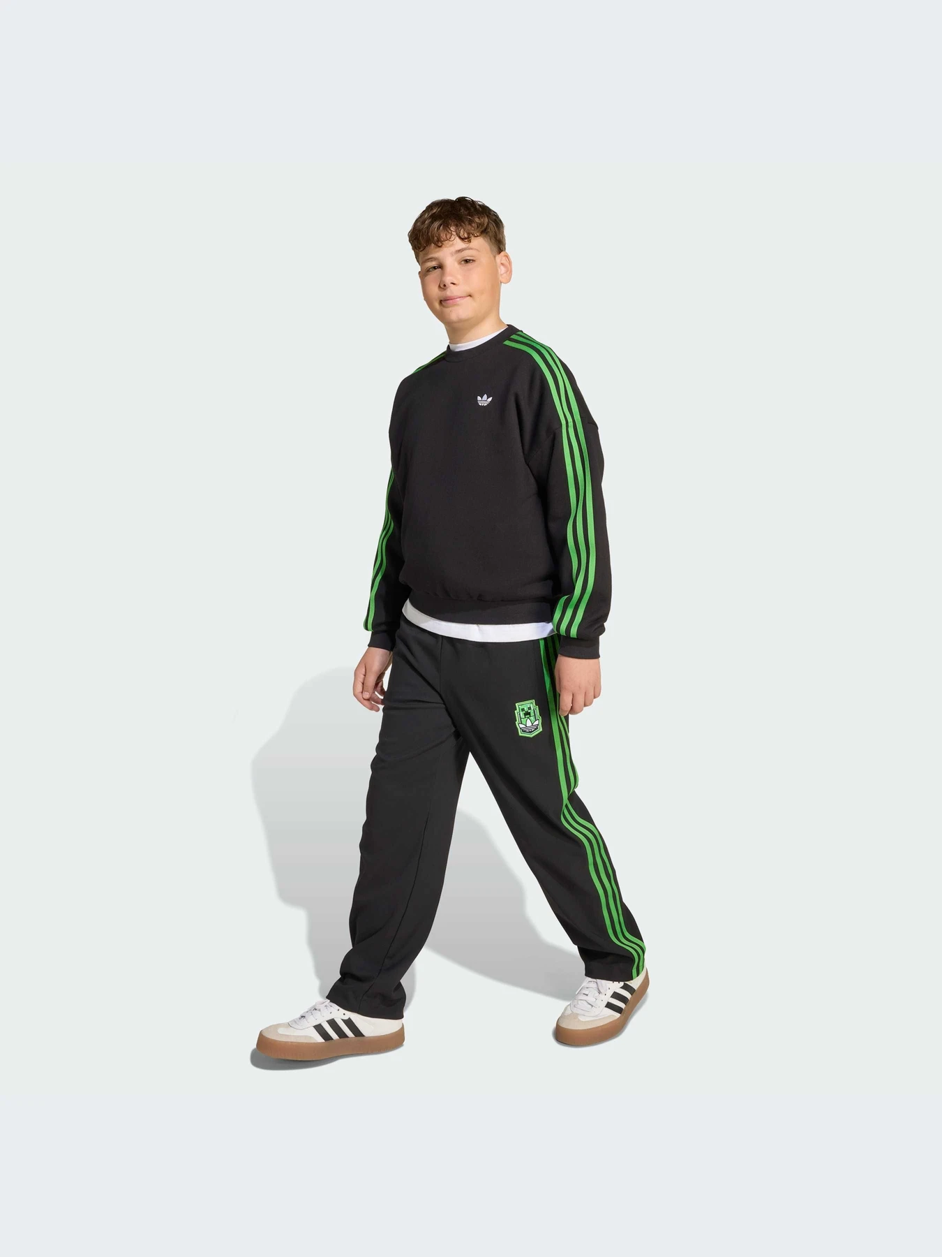 Худи и свитшоты Adidas Graphics модель JW7723-KZ Фото