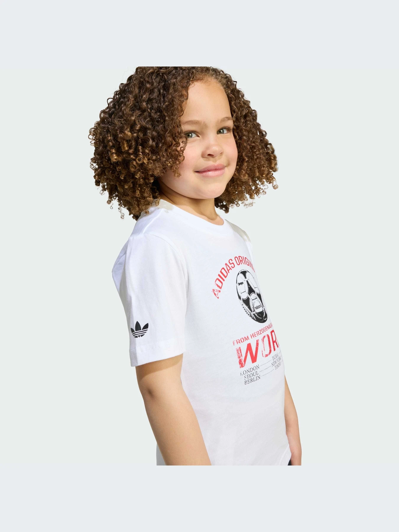 Футболки и поло Adidas Graphics модель JW6097-KZ Футболки и поло Adidas Graphics модель JW6097-KZ Фото