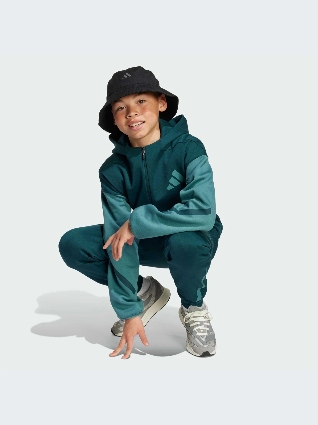 Худи и свитшоты Adidas ZNE модель JX9929-KZ Худи и свитшоты Adidas ZNE модель JX9929-KZ Фото
