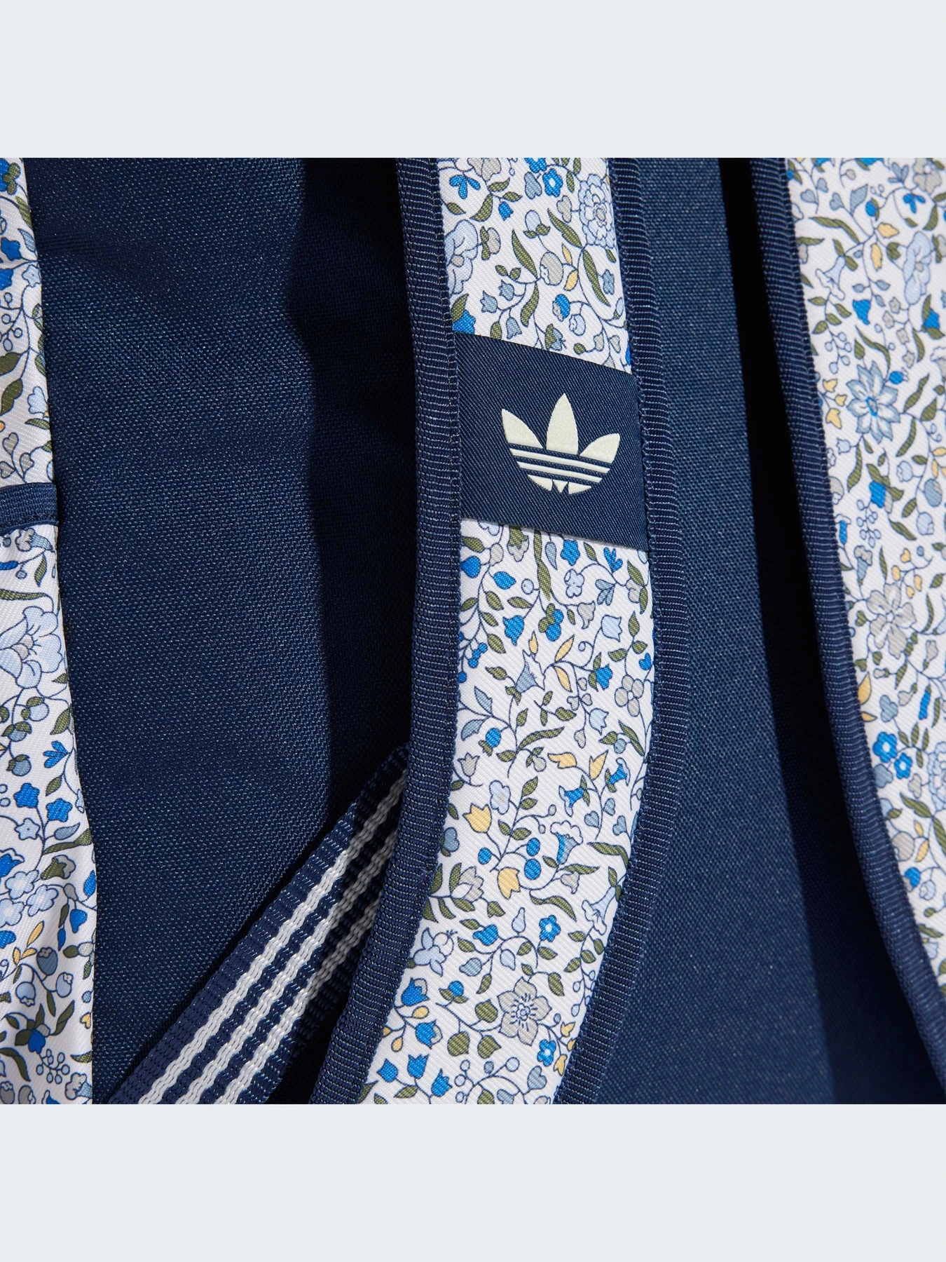 Рюкзаки Adidas модель JW0318-KZ Рюкзаки Adidas модель JW0318-KZ Фото