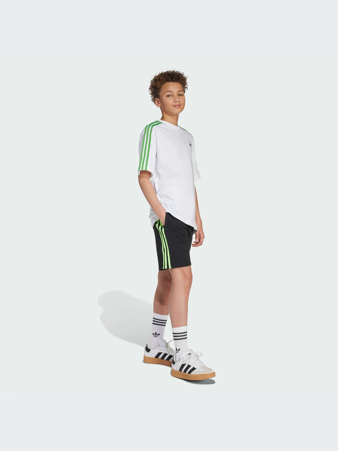 Футболки и поло Adidas Graphics модель JW7750-KZ Футболки и поло Adidas Graphics модель JW7750-KZ Фото