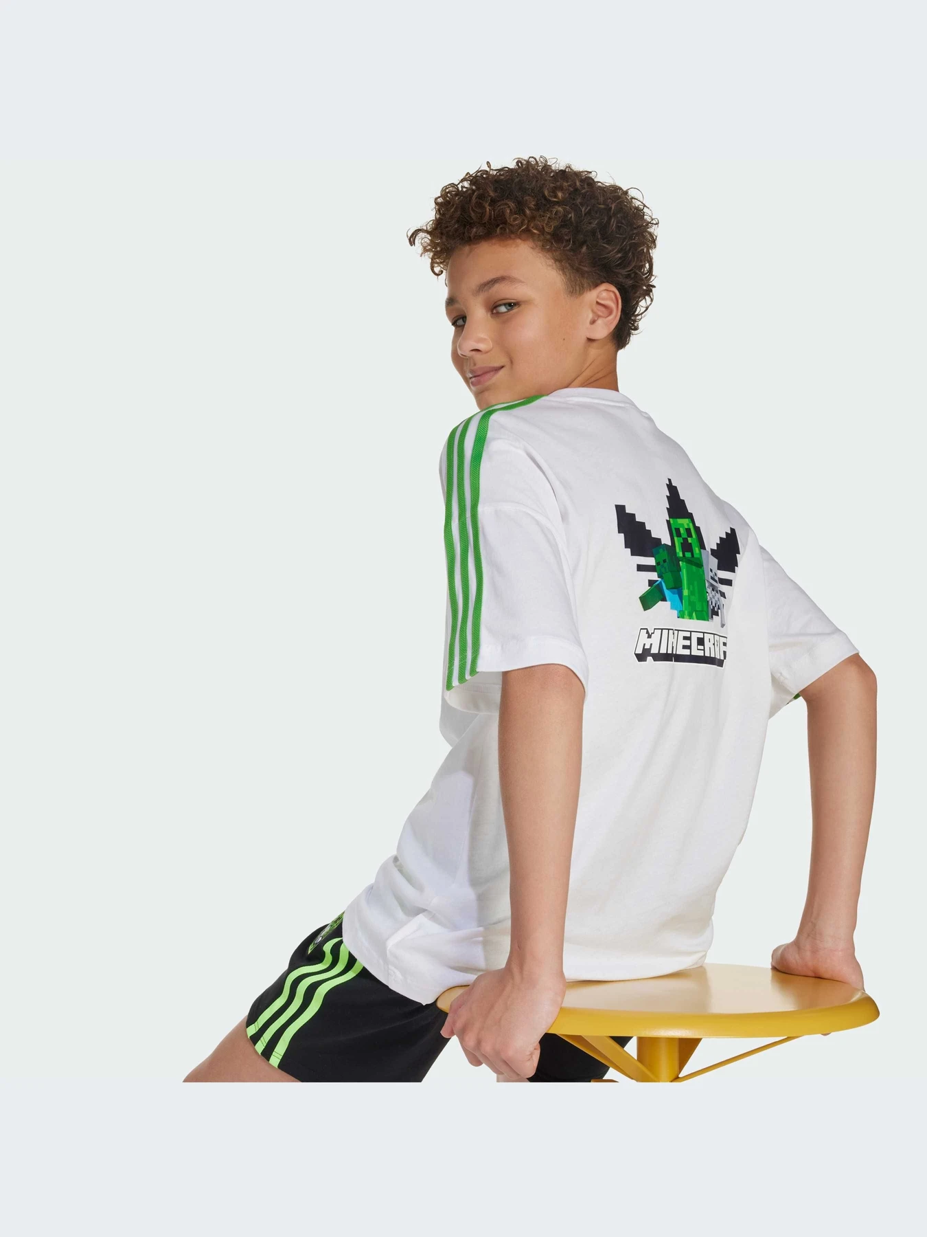 Футболки и поло Adidas Graphics модель JW7750-KZ Футболки и поло Adidas Graphics модель JW7750-KZ Фото