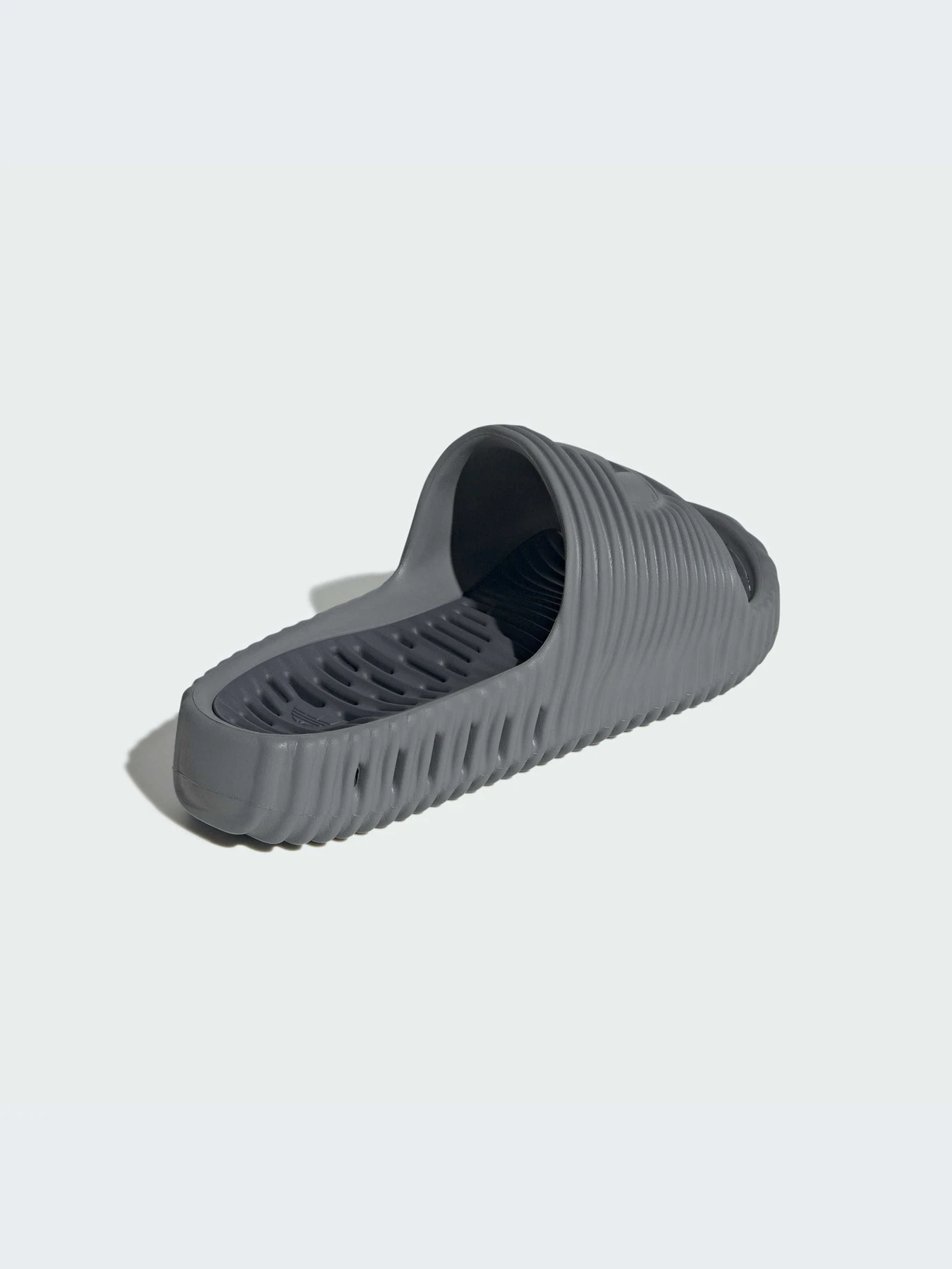 Шлёпанцы Adidas Adilette модель JR3614-KZ Шлёпанцы Adidas Adilette модель JR3614-KZ Фото
