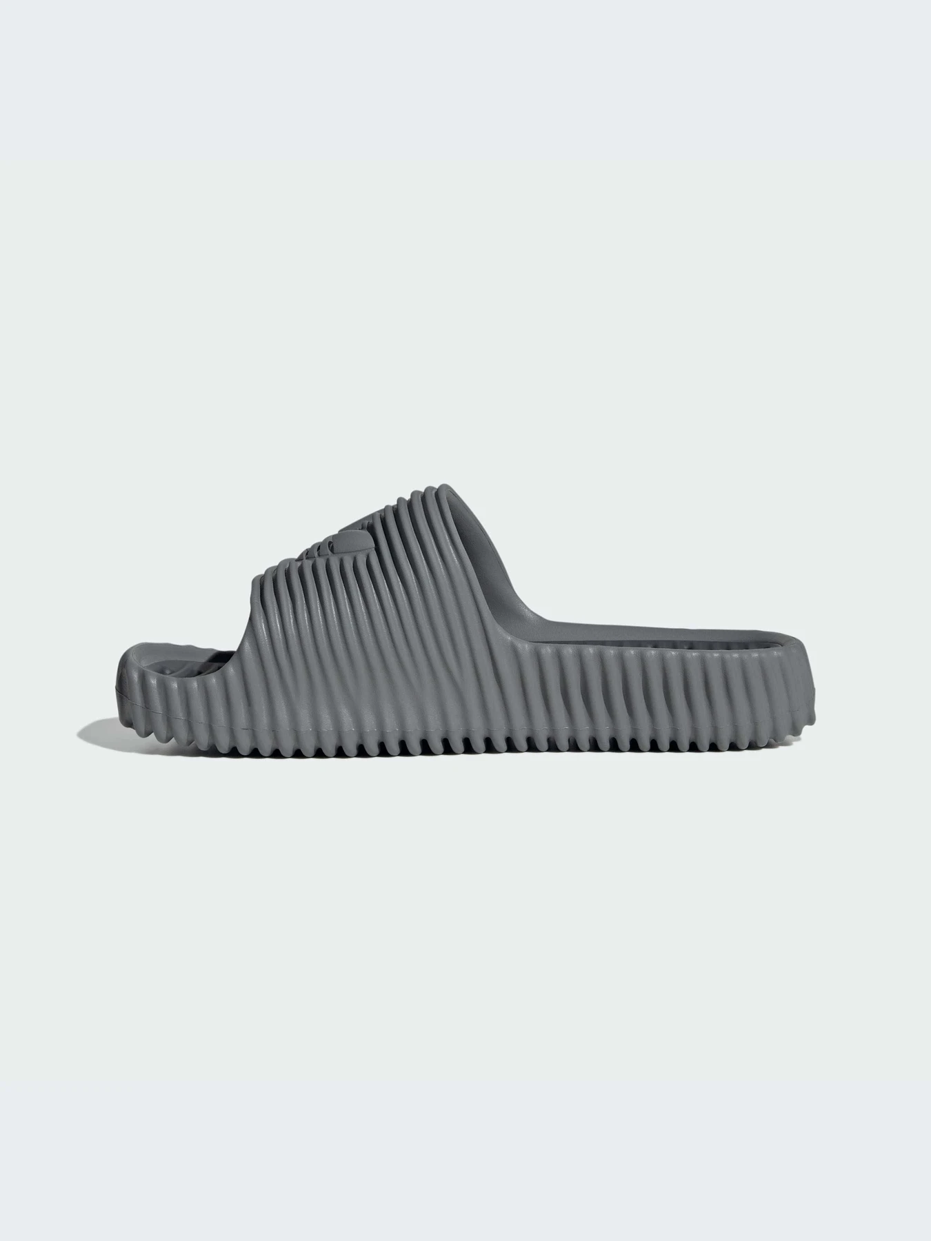 Шлёпанцы Adidas Adilette модель JR3614-KZ Шлёпанцы Adidas Adilette модель JR3614-KZ Фото