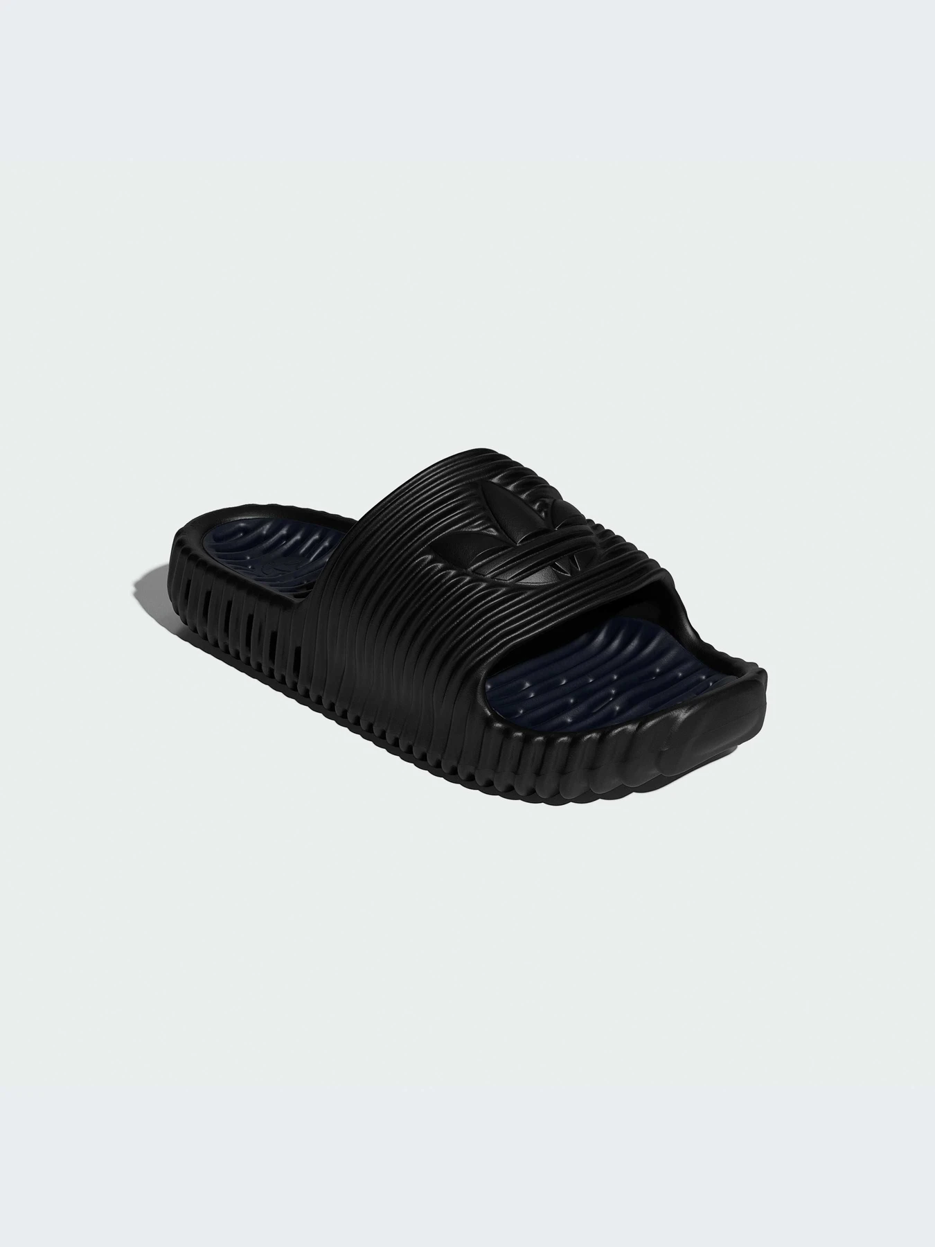 Шлёпанцы Adidas Adilette модель JR3613-KZ Шлёпанцы Adidas Adilette модель JR3613-KZ Фото